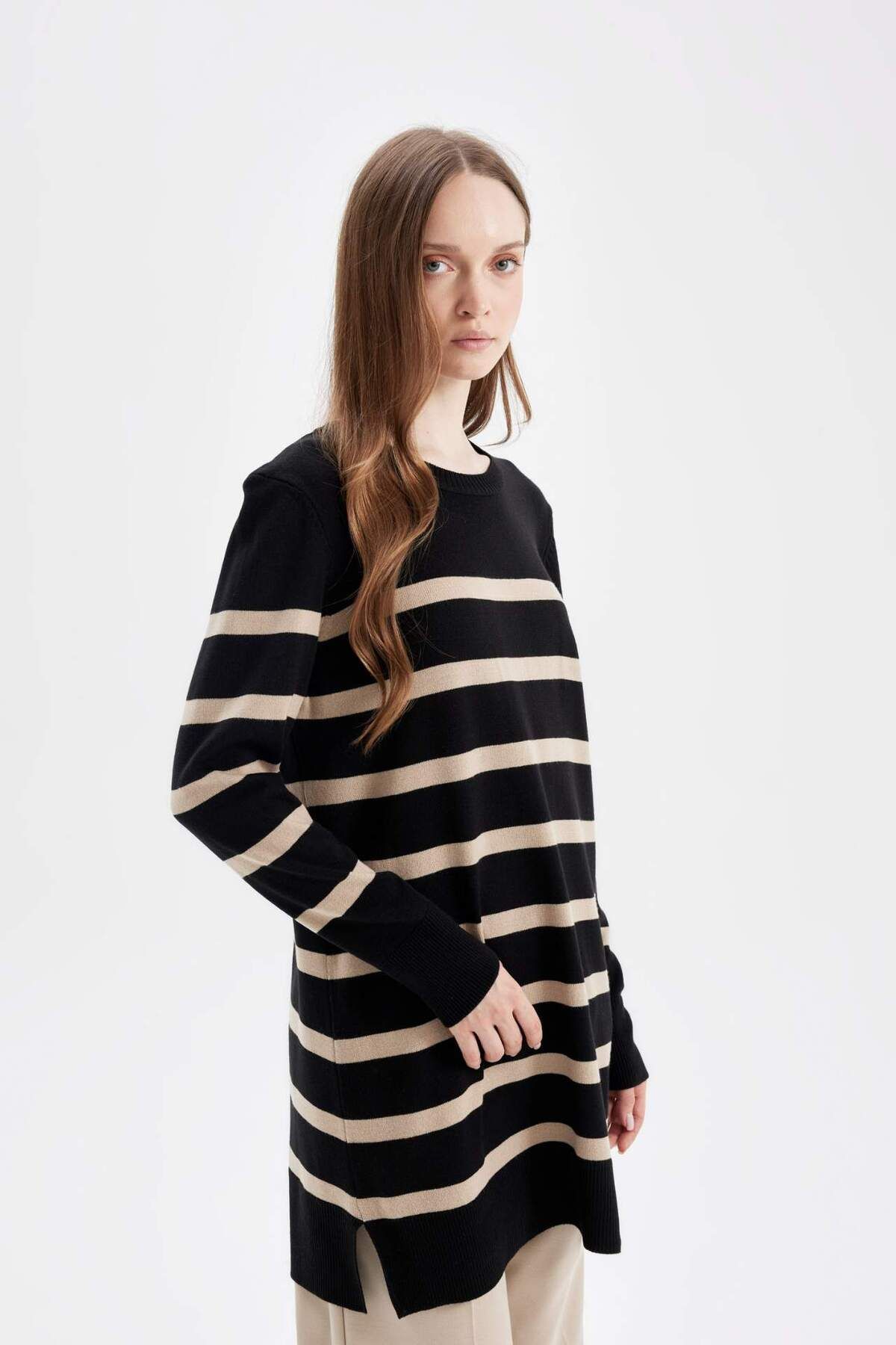 DeFacto-Regular Fit Rundhalsausschnitt Gestreifter Langarm-Strickpullover Tunika C6031AX24AU 4