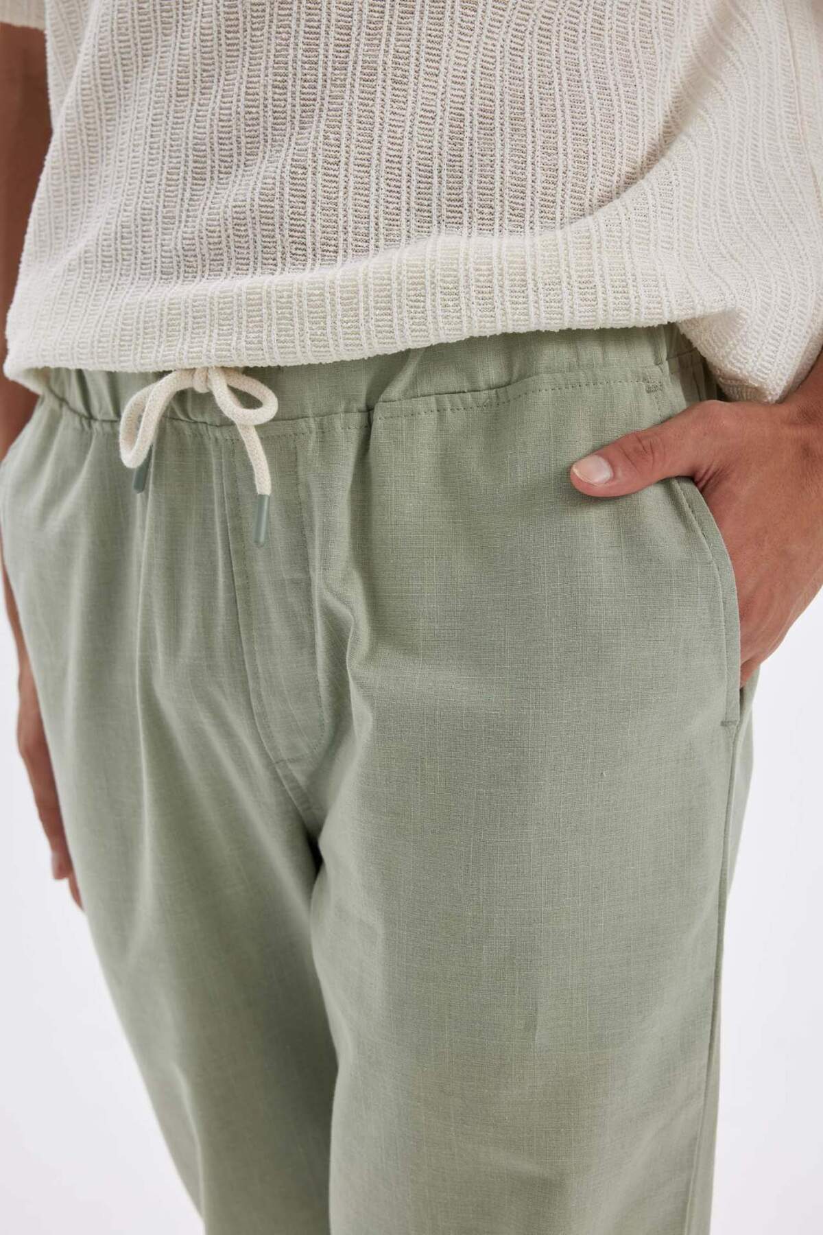 DeFacto-Joggerhose aus Baumwolle mit schmalem Bein, elastischer Taille und Schnürung mit Taschen Z6475az24au 5