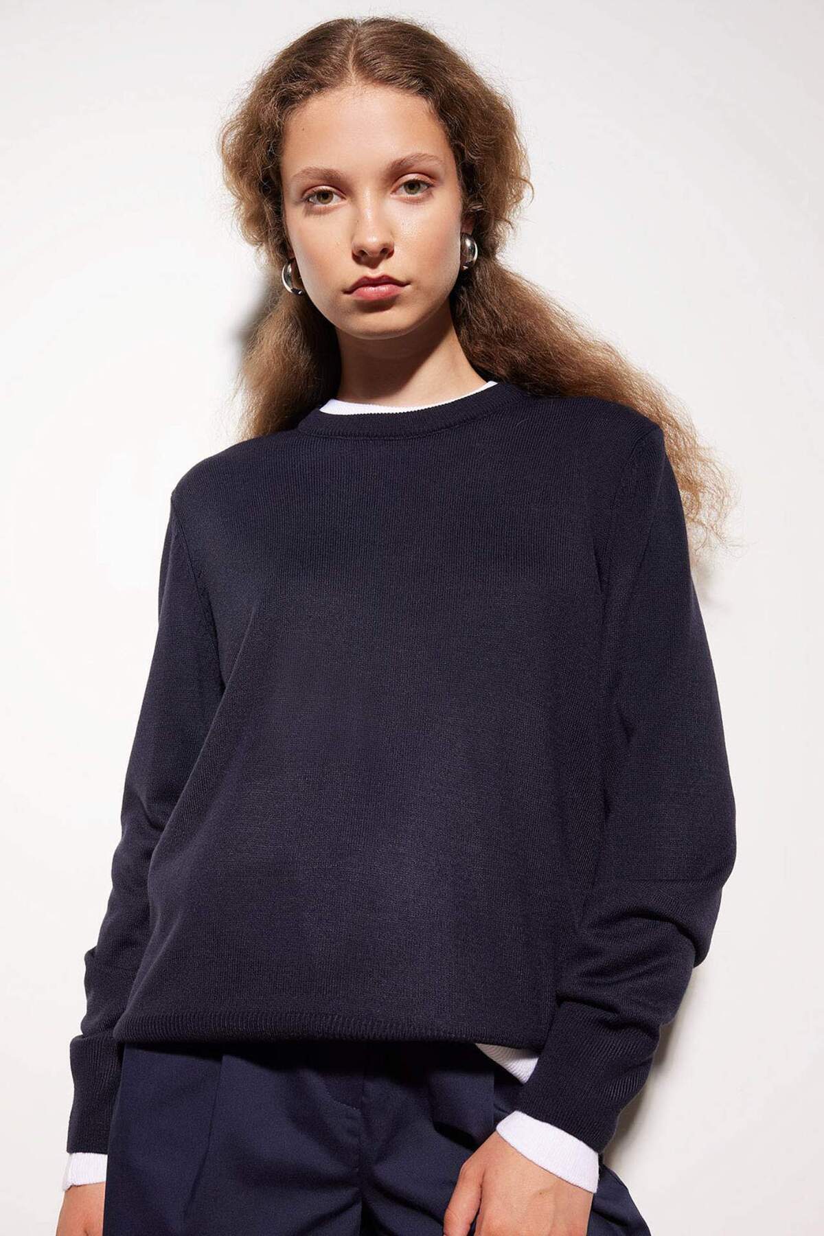 DeFacto-Regular Fit Soft Textured Rundhalsausschnitt Basic Trikot Pullover C0058ax24wn 1