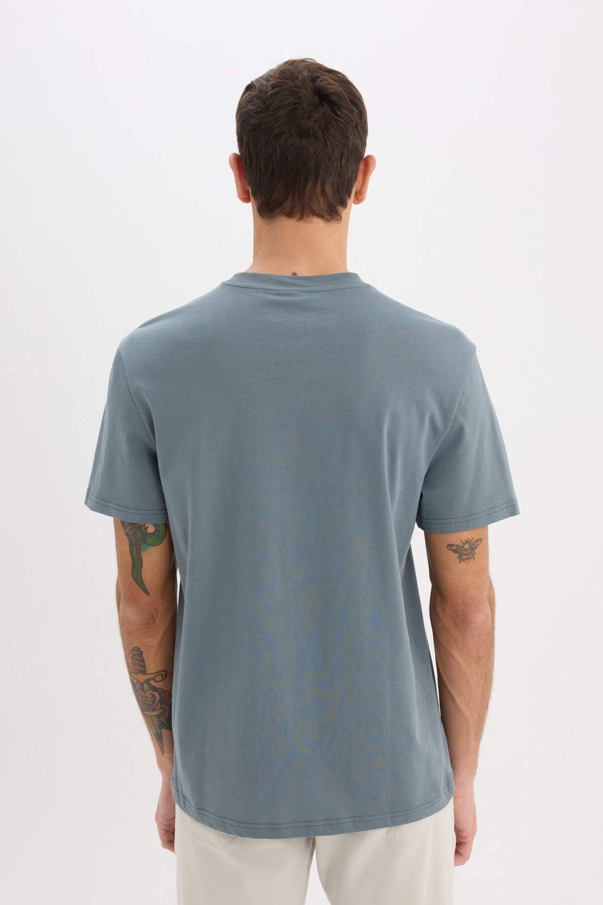 DeFacto-Neues, kurzärmliges T-Shirt aus 100 % Baumwolle mit normaler Passform und Rundhalsausschnitt – V7699AZ24SP 5