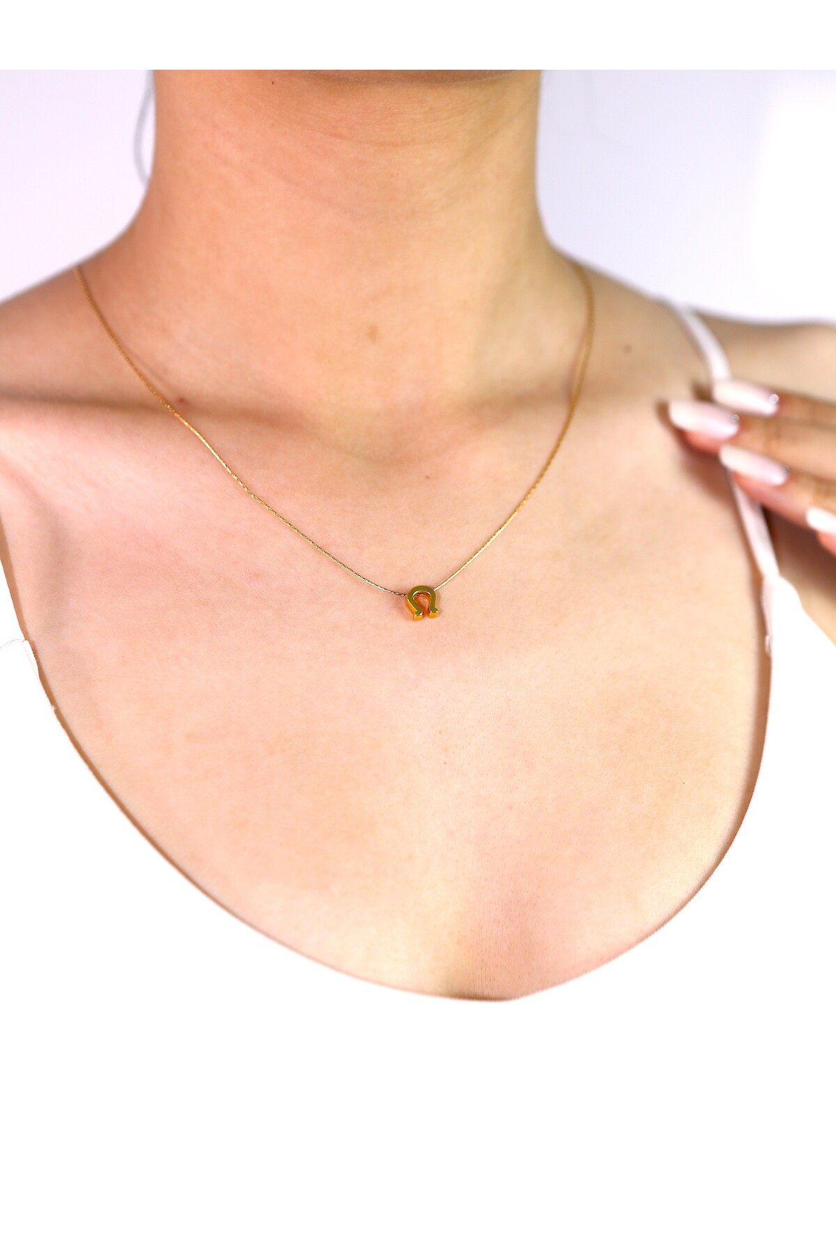 Elegant Cobra Chain Necklace: Stylish and Sophisticated Design with Minimalist Figures