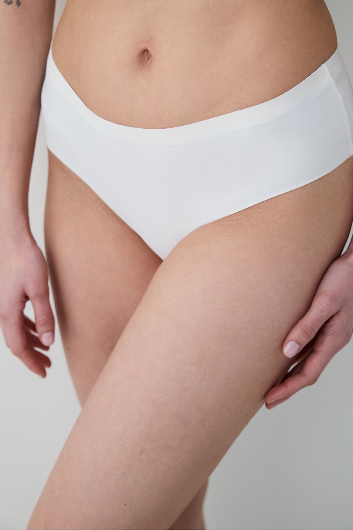 Penti-Invisible Laser Cut Ecru Hipster Panties 1