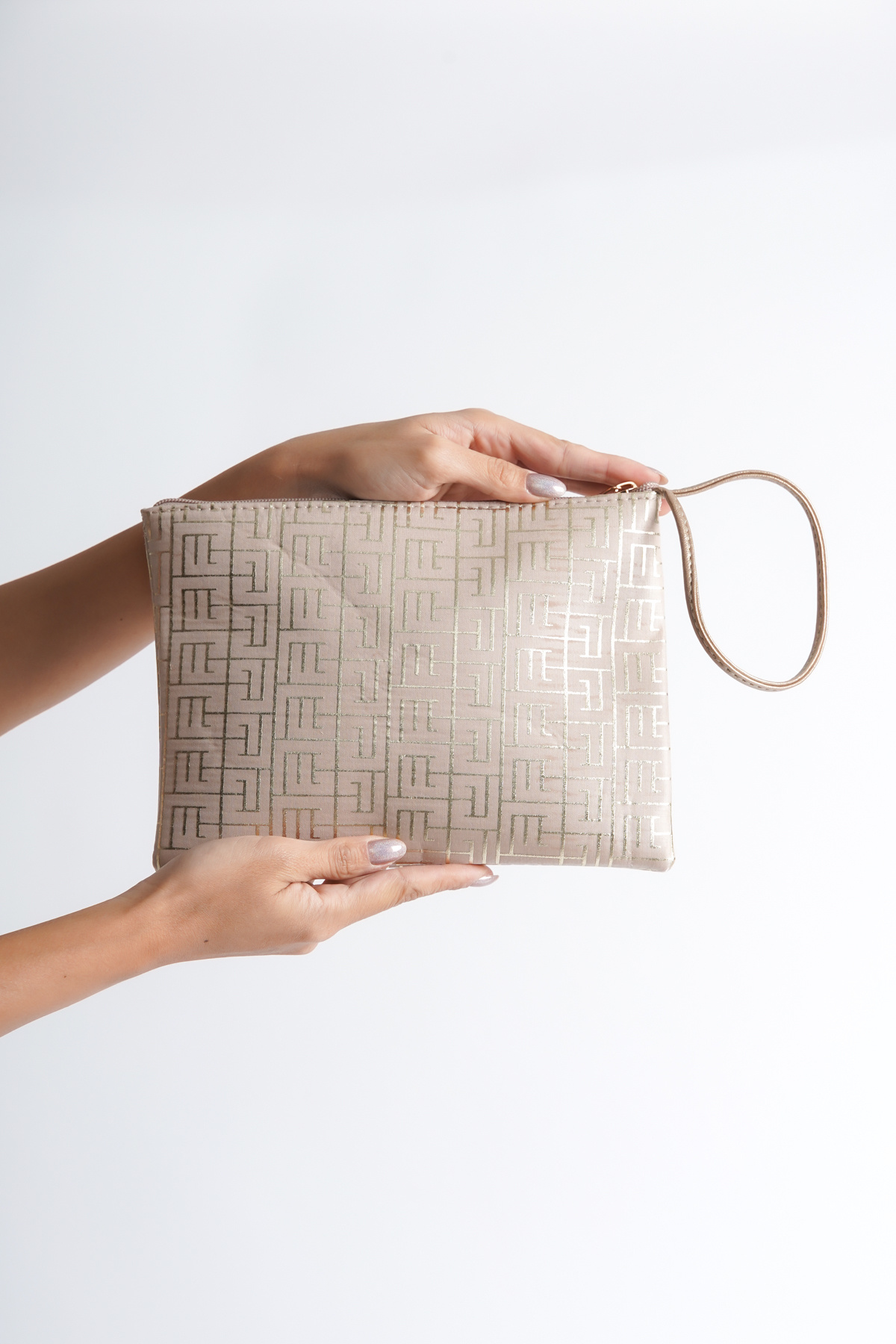 Capone Outfitters-Paris Satin Nude Mini-Tasche 1