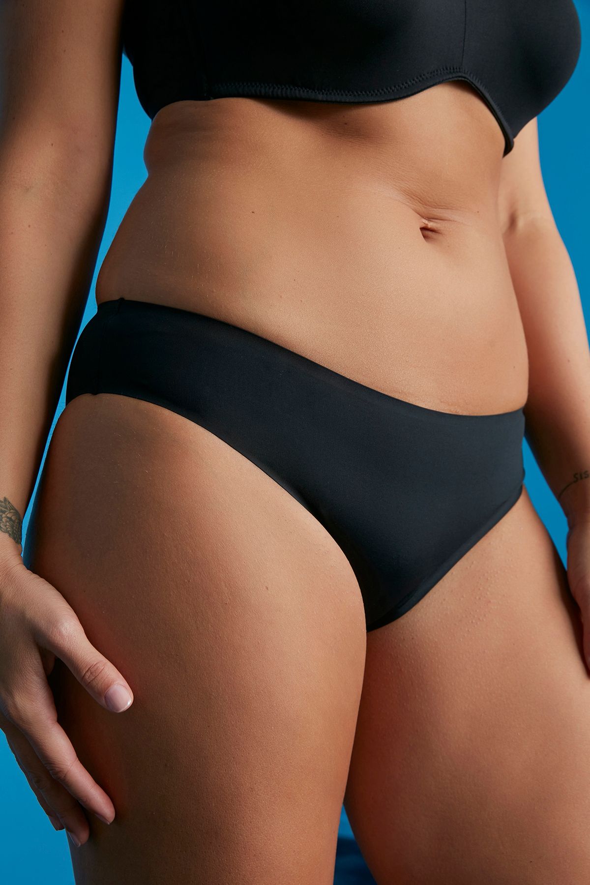 Penti-Black Light Slip Panties 1
