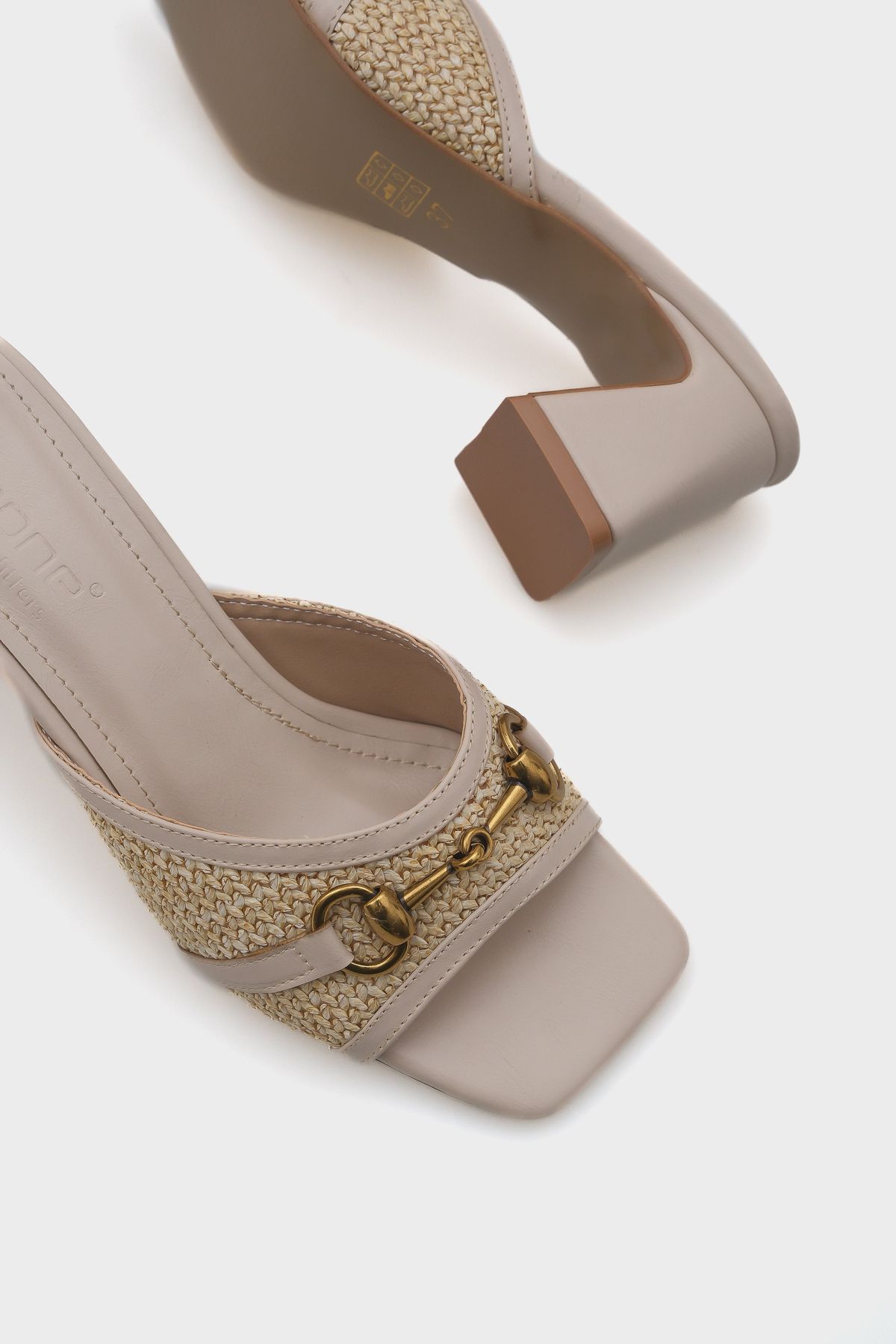 Capone Outfitters-Papuci de damă Natalie Wicker cu toc mediu cu cataramă din lemn 3