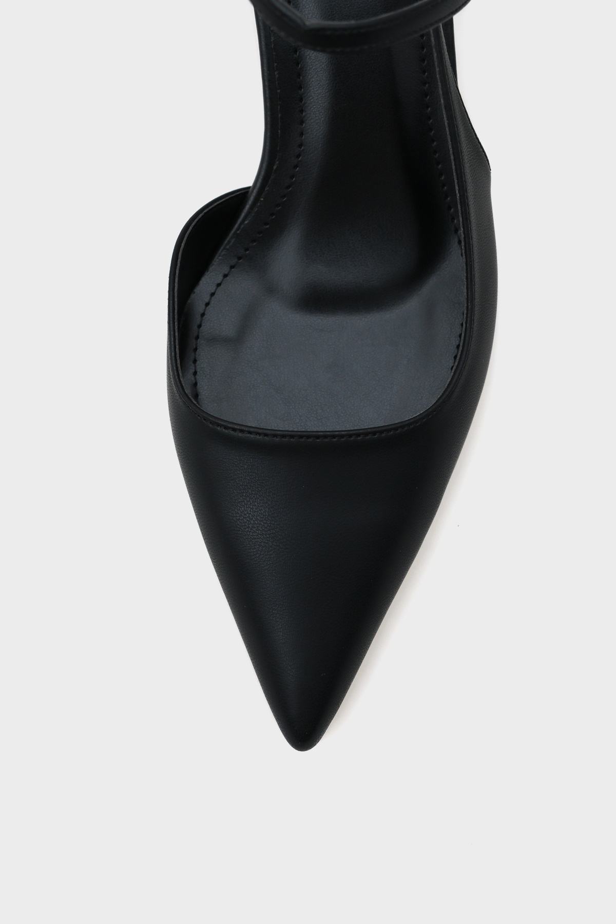 Capone Outfitters-Perla Damenschuhe mit mittlerem Absatz, Knöchelriemen und spitzer Zehenpartie 2