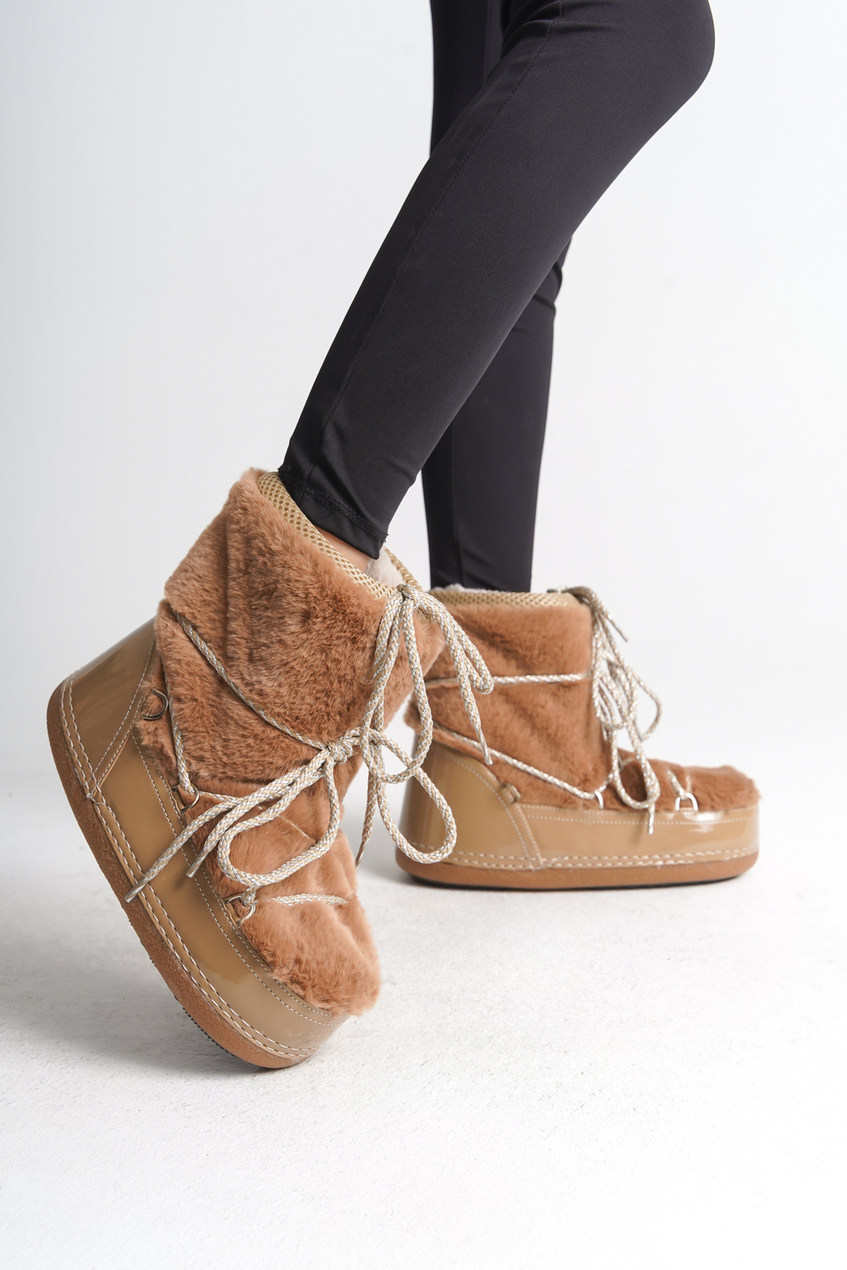 Capone Outfitters-Damen-Schneestiefel mit runder Zehenpartie und dicker Sohle aus Fell 5