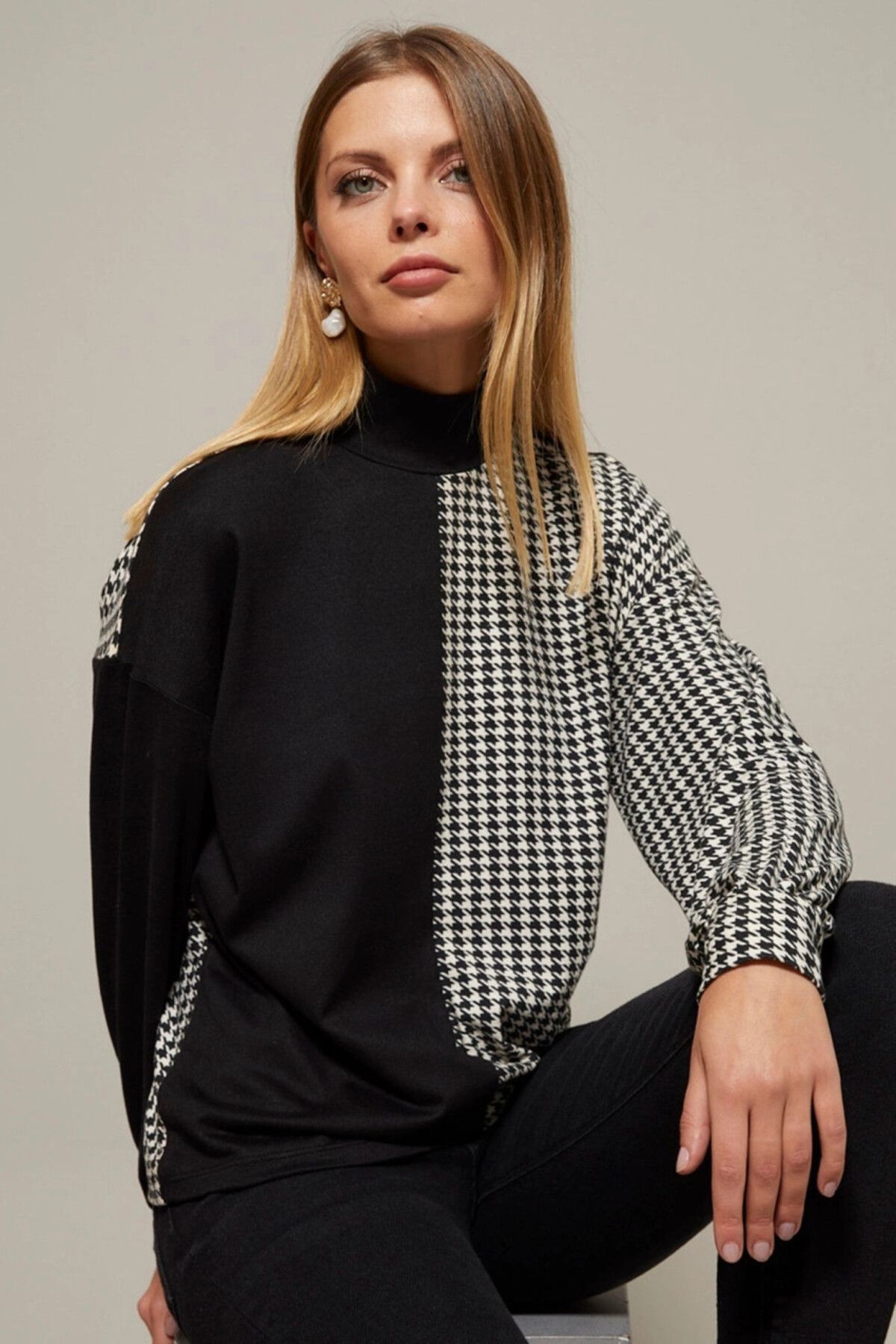 Cool & Sexy Dámska čierno-biela blúzka s polovičným korytnačím vzorom Houndstooth Yİ2037