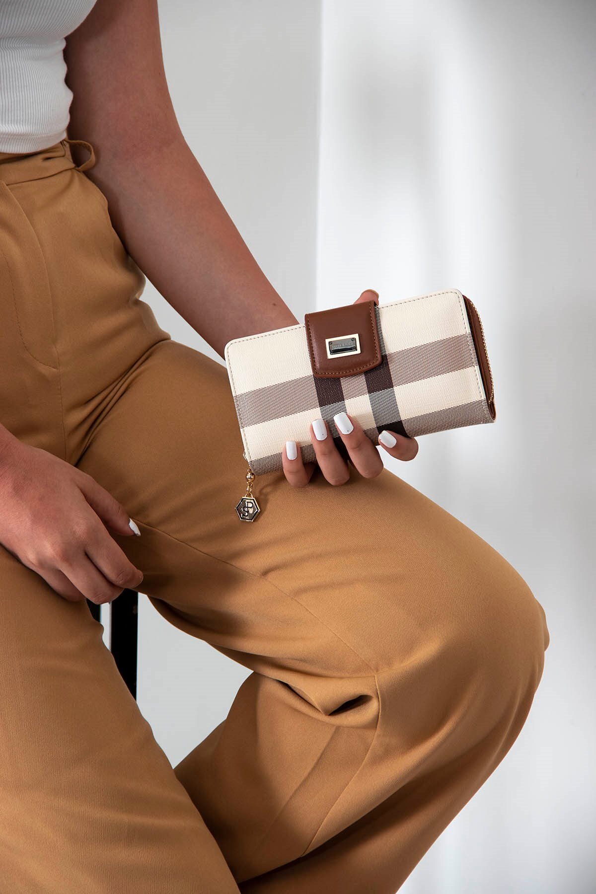 Cream-Taba SP928 Women's Wallet & Card Holder
