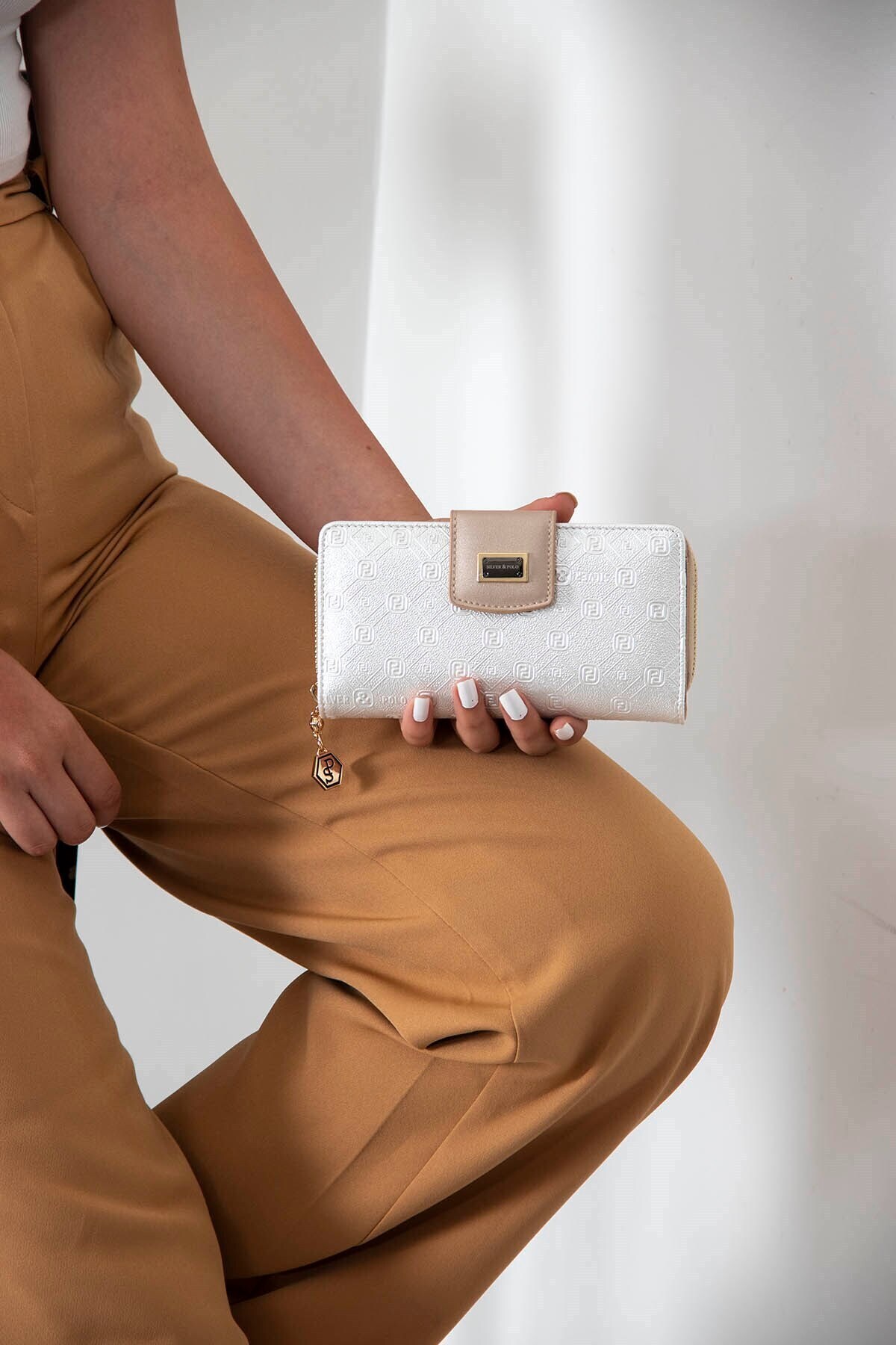 - S.nut SP928 Women's Wallet & Card Holder