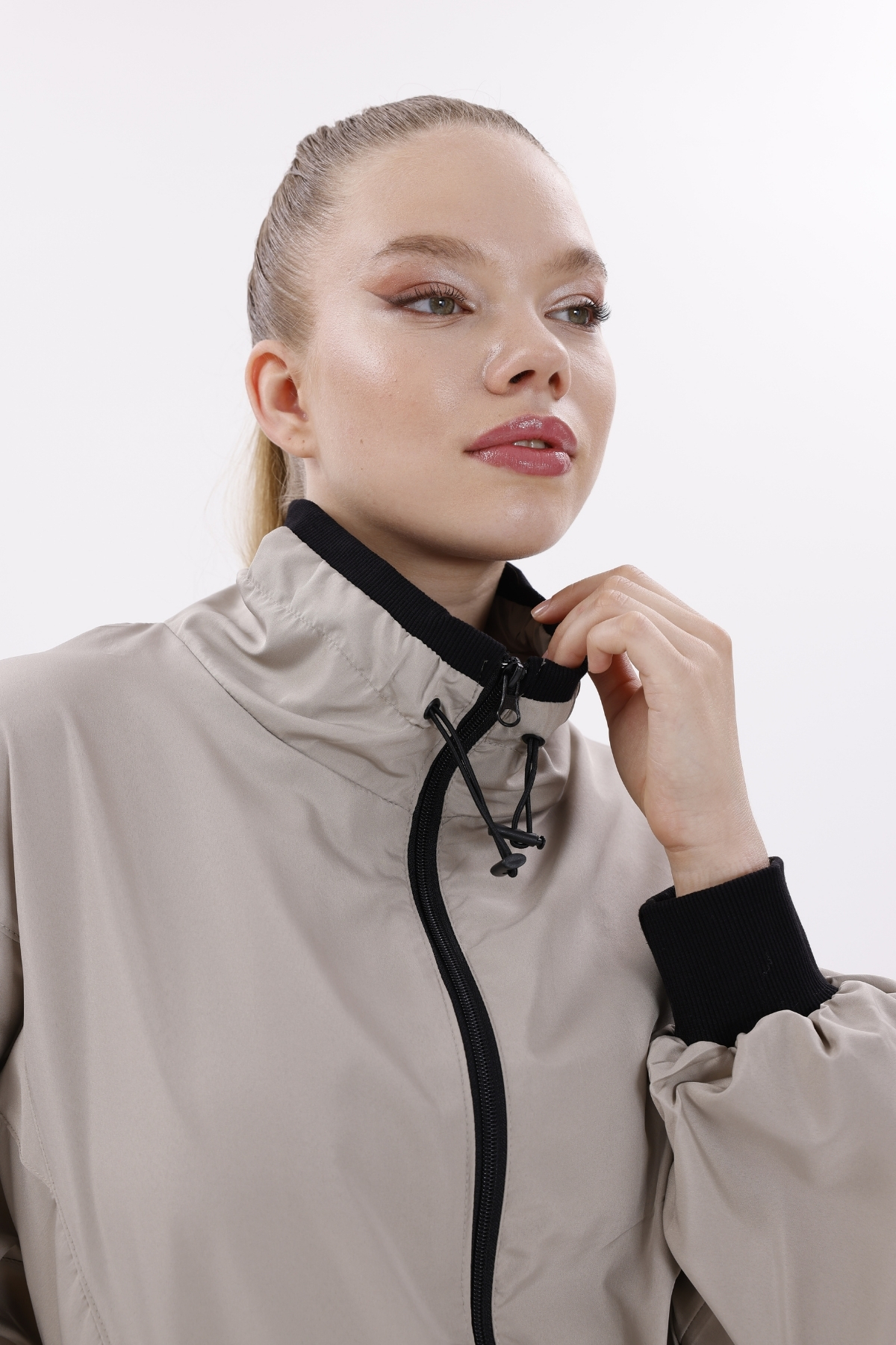 freemen  Kadın Taş Dik Yaka Su ve Rüzgar Geçirmez Oversize Crop Mevsimlik Yağmurluk Rüzgarlık - Görsel 3