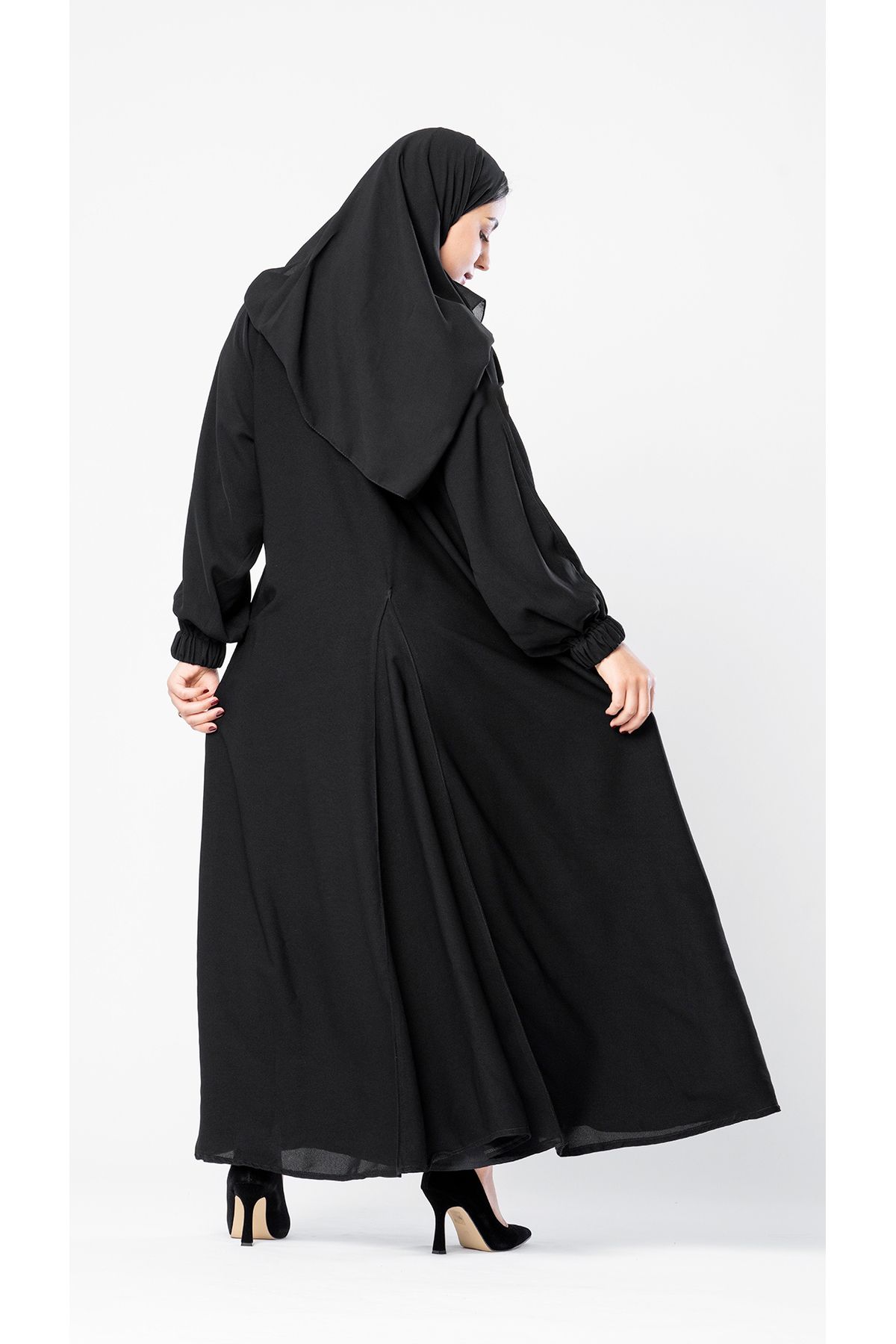 outline-Plain black abaya with zipper and pockets 2