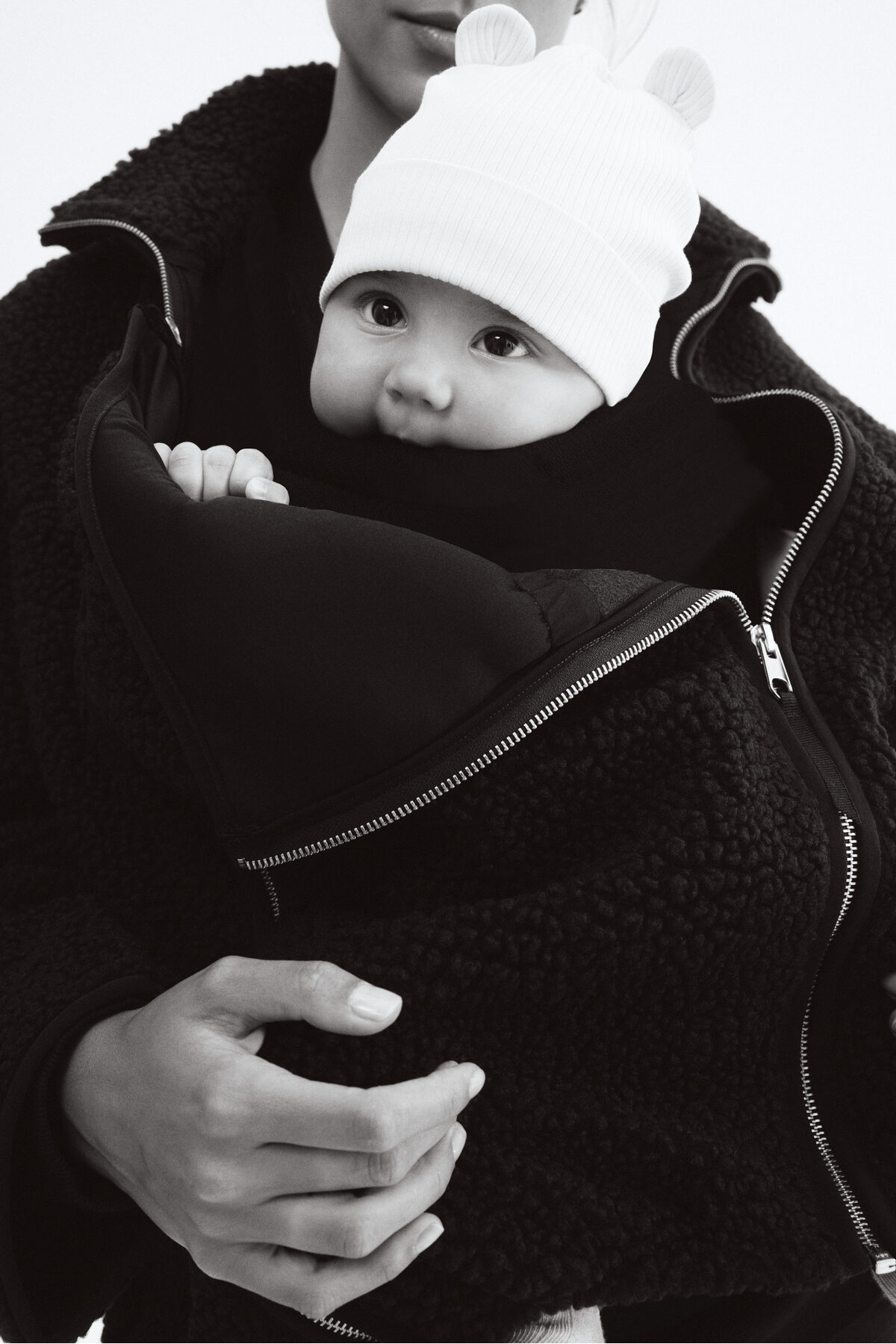 H&M MAMA Before & After Pelüş Bebek Taşıma Ceketi fotoğrafı 3 (önizleme)