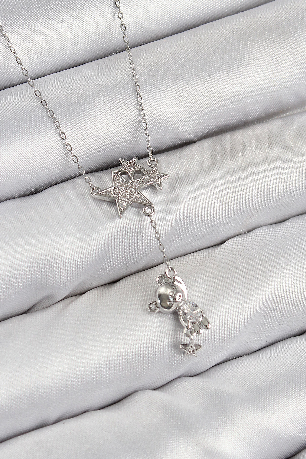 cenk x store BFS Pirinç Zirkon Taşlı Sallantılı Ayıcıklı Yıldız Model Gümüş Renk Kadın Kolye