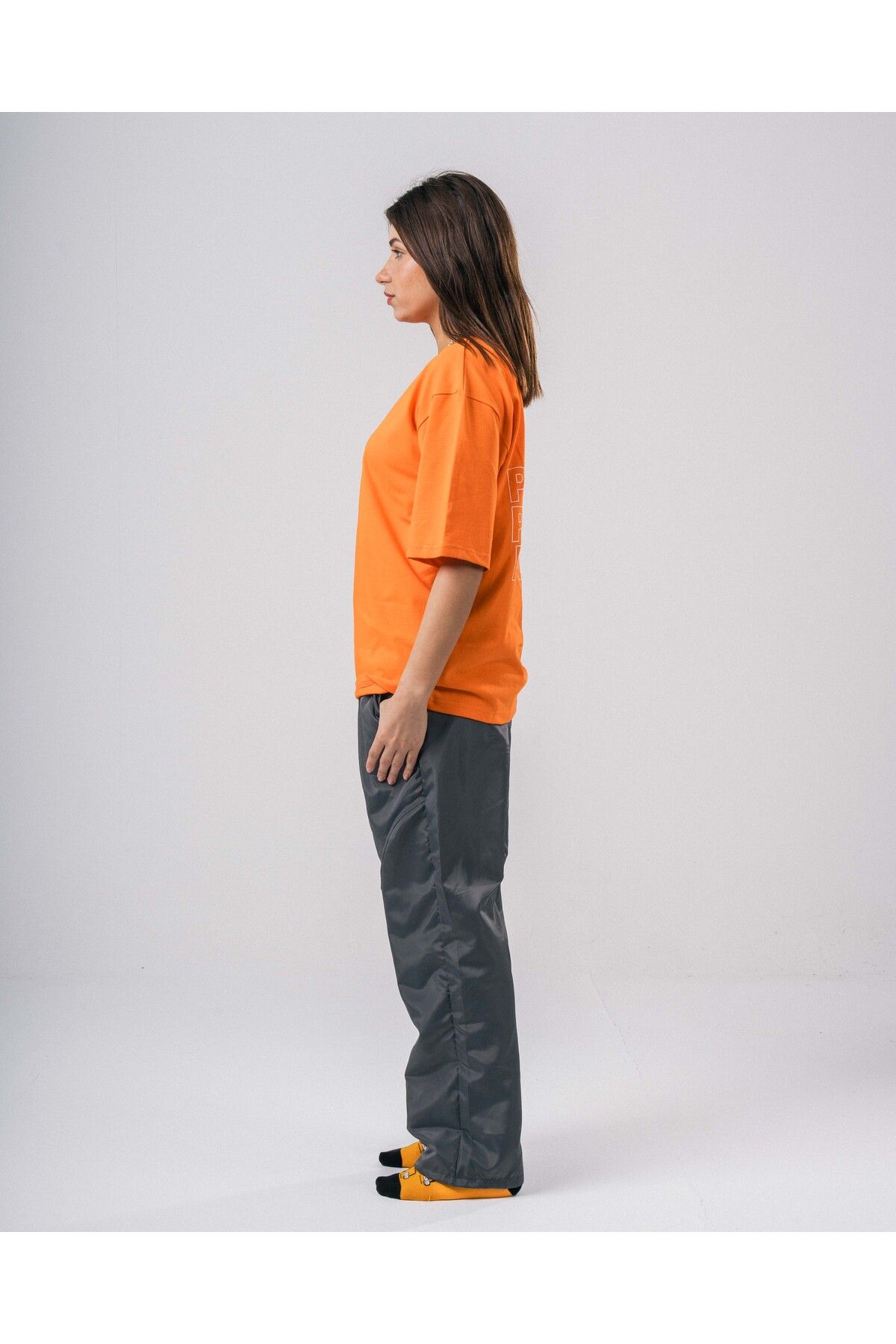 EB2024-Grey parachute pants with a comfortable and modern fit 3