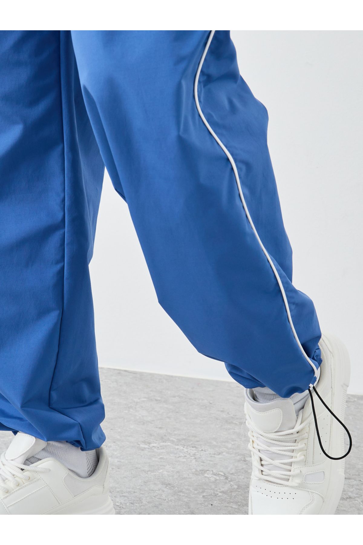 Styli-Woven Oversized Joggers with Side Piping and Adjustable Loop 4