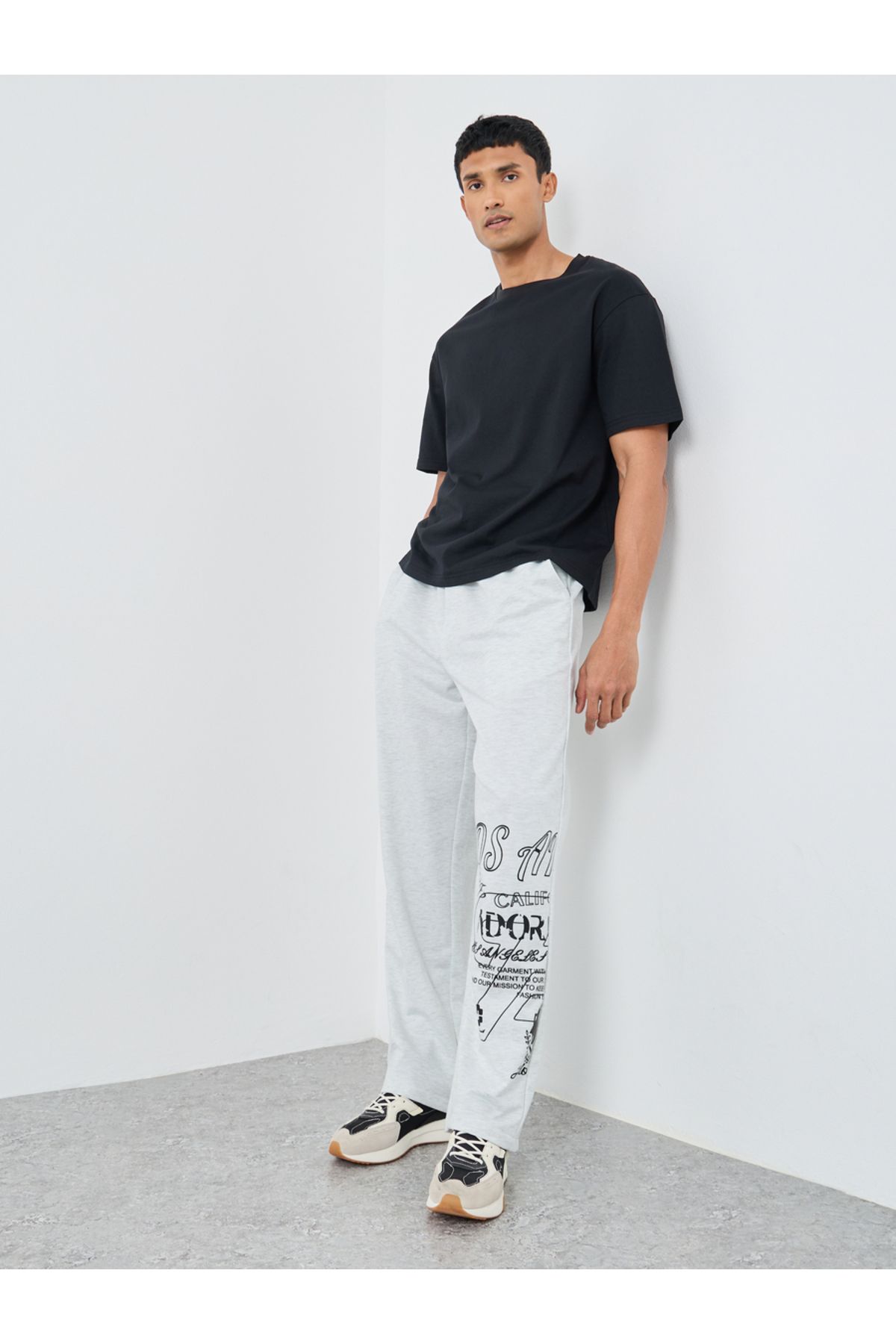 Styli-Oversized Open Hem Joggers with Placement Print Detail 2