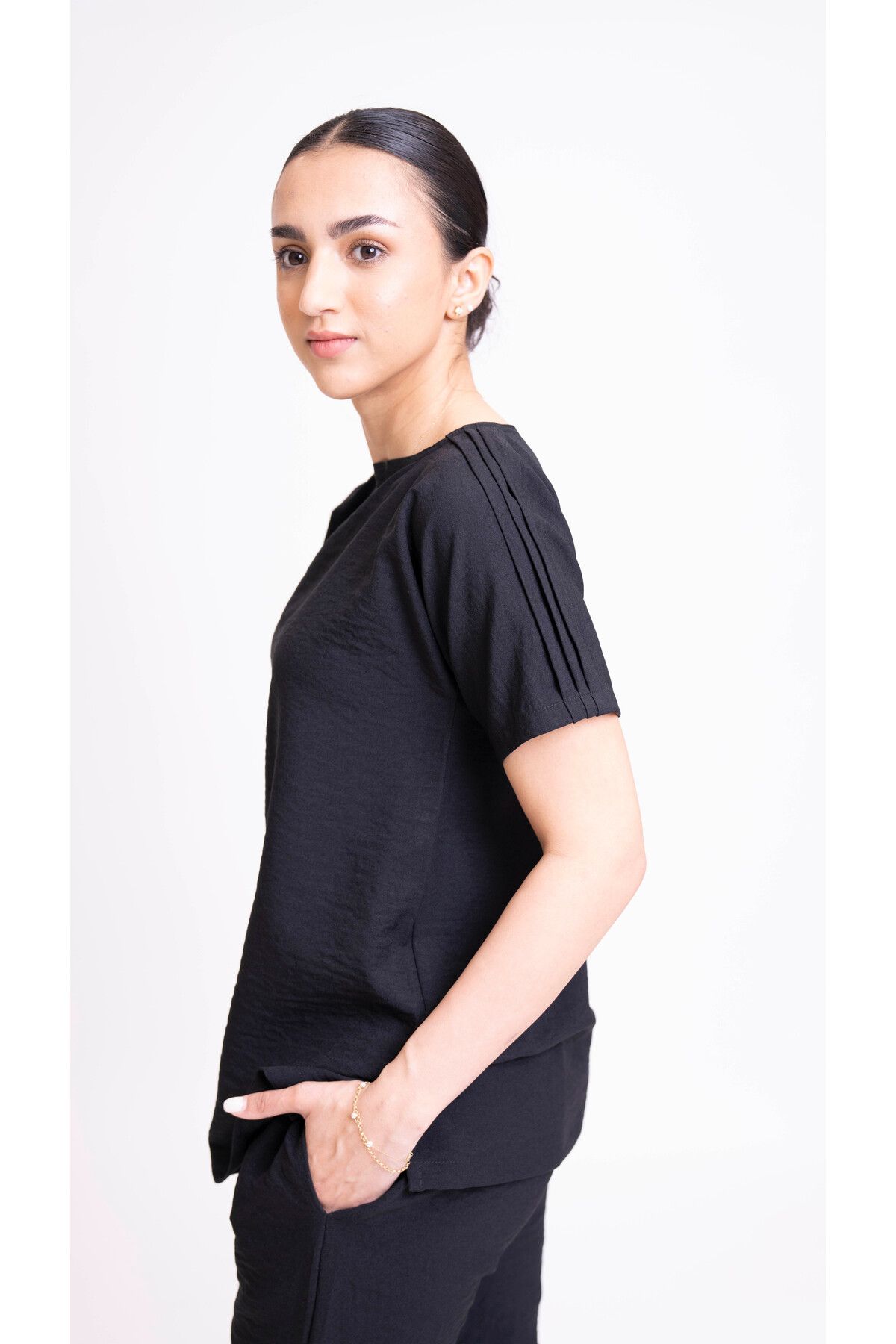 outline-A set of under-abaya sets 3