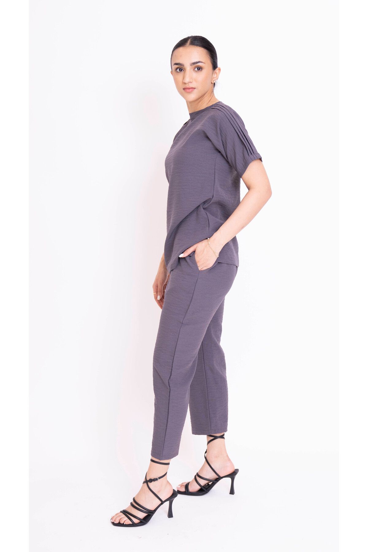 outline-A set of under-abaya sets 6
