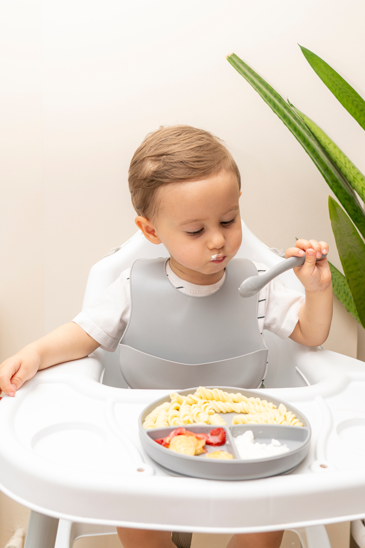 NoiBaby Vakum Tabanlı Silikon Tabak - Silikon Kaşık 2'li Set - ( Gri ) fotoğrafı 2 (önizleme)