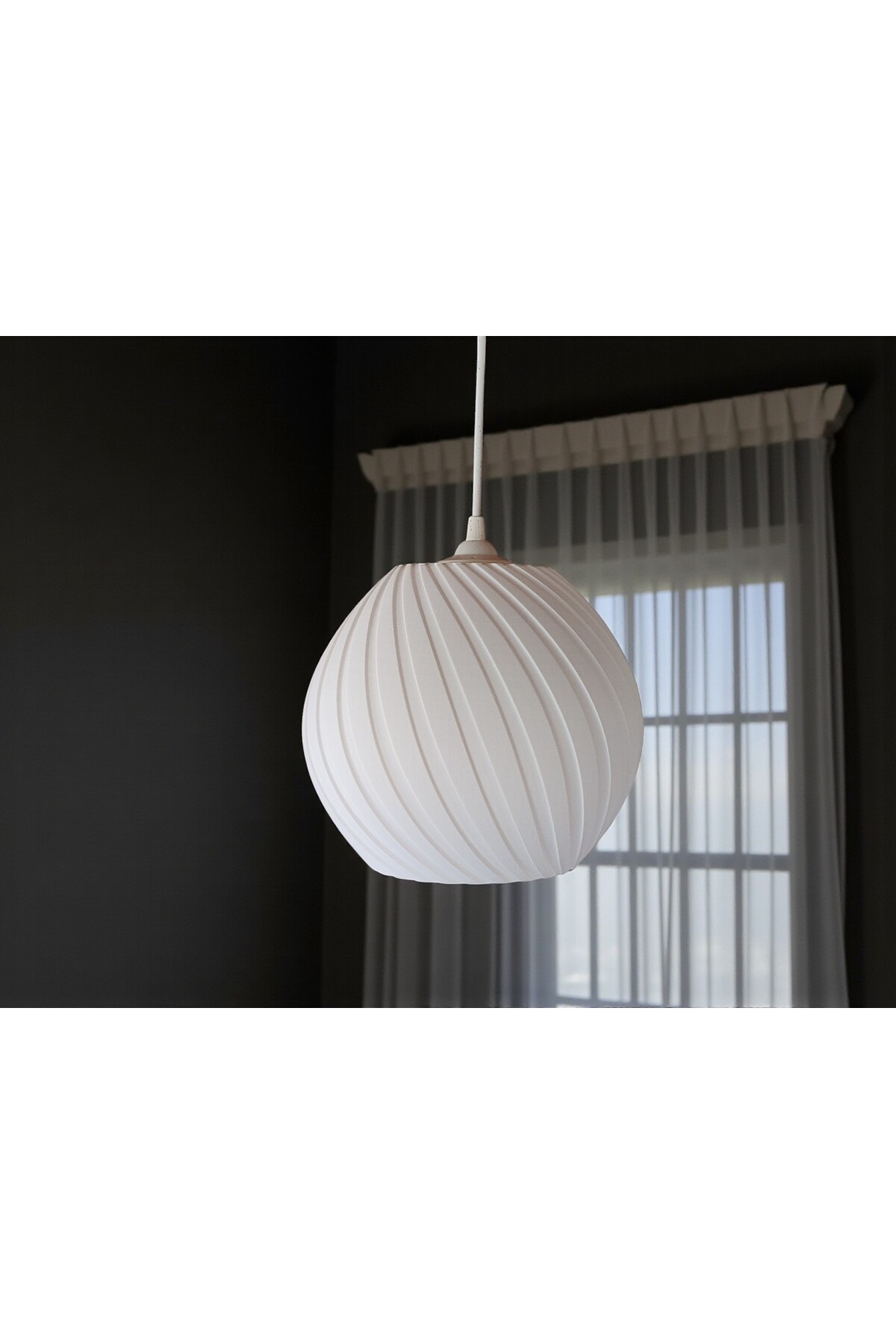 “Modern Spiral Beyaz Tekli Avize - Salon, Yatak Odası ve Mutfak İçin LED Uyumlu Sarkıt Lamba”