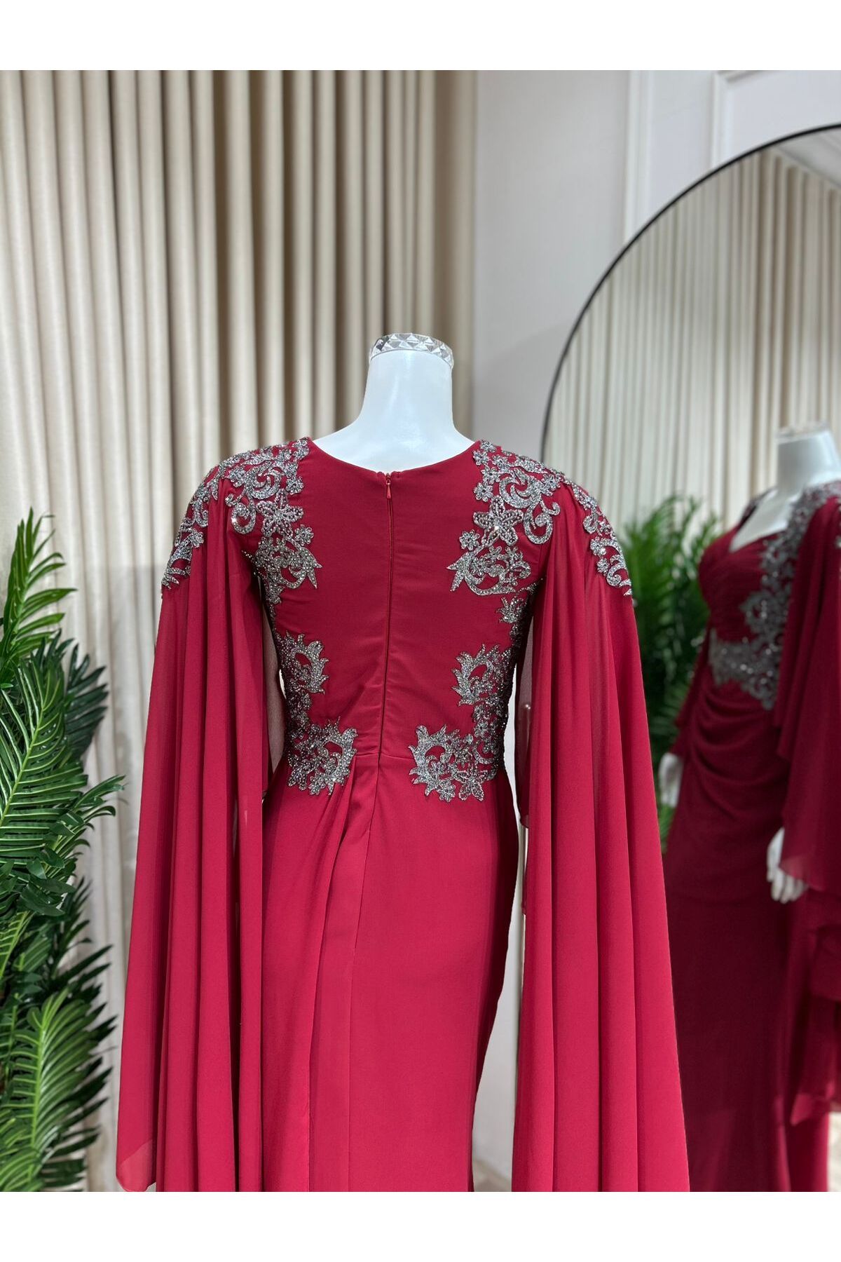 Diva style-A long dress with a charming design, with attractive draped pleats gathered in a wrap style at the waist with distinctive, attractive embroidery. 6