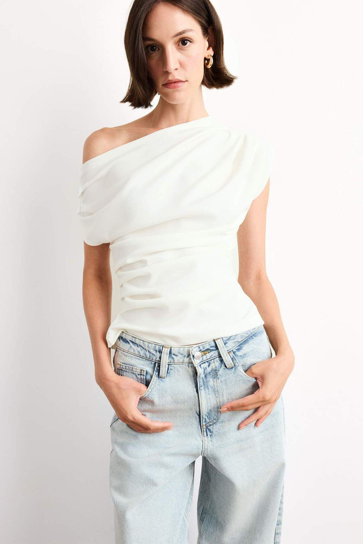 DeFacto-Fitted Basic Plain One Shoulder Undershirt F8993Ax25Sm 4