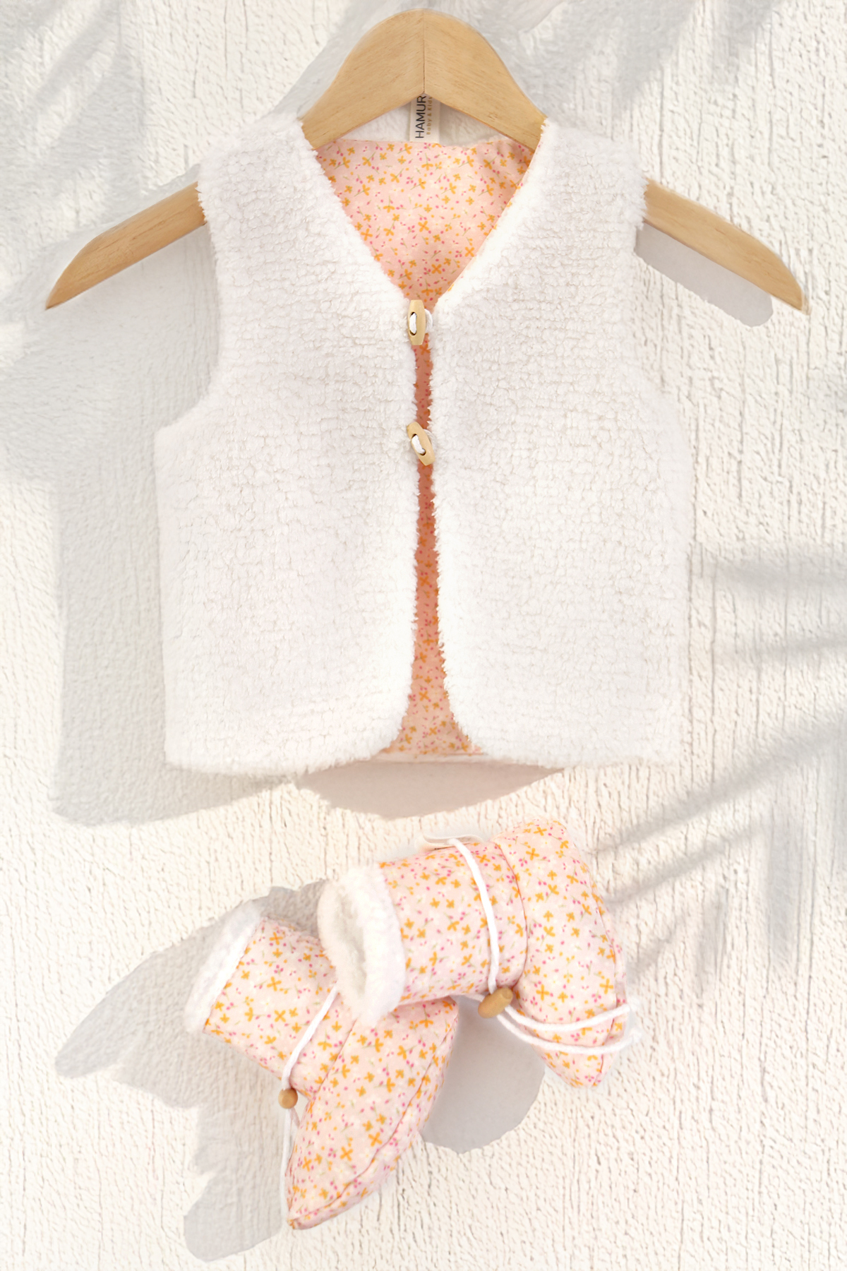 HAMUR Kız Bebek Yelek ve Patik Takımı 2 li Set Çift Taraflı Düğmeli Yenidoğan Pamuklu Koyun Tüyü Leila fotoğrafı 6 (önizleme)