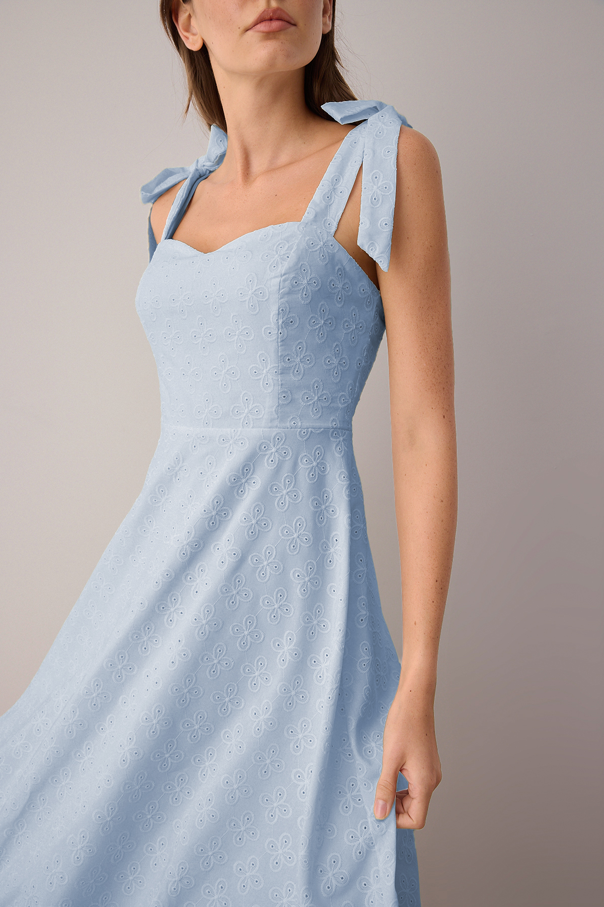 Trendyolmilla  Açık Mavi Brode Eteği Belden Açılan Düz Maxi Dokuma Elbise TWOSS25EL00863 - Görsel 4