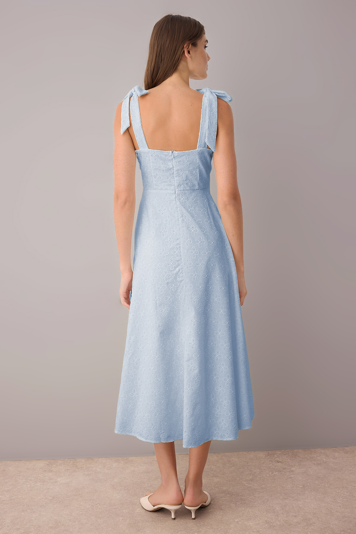 Trendyolmilla  Açık Mavi Brode Eteği Belden Açılan Düz Maxi Dokuma Elbise TWOSS25EL00863 - Görsel 5