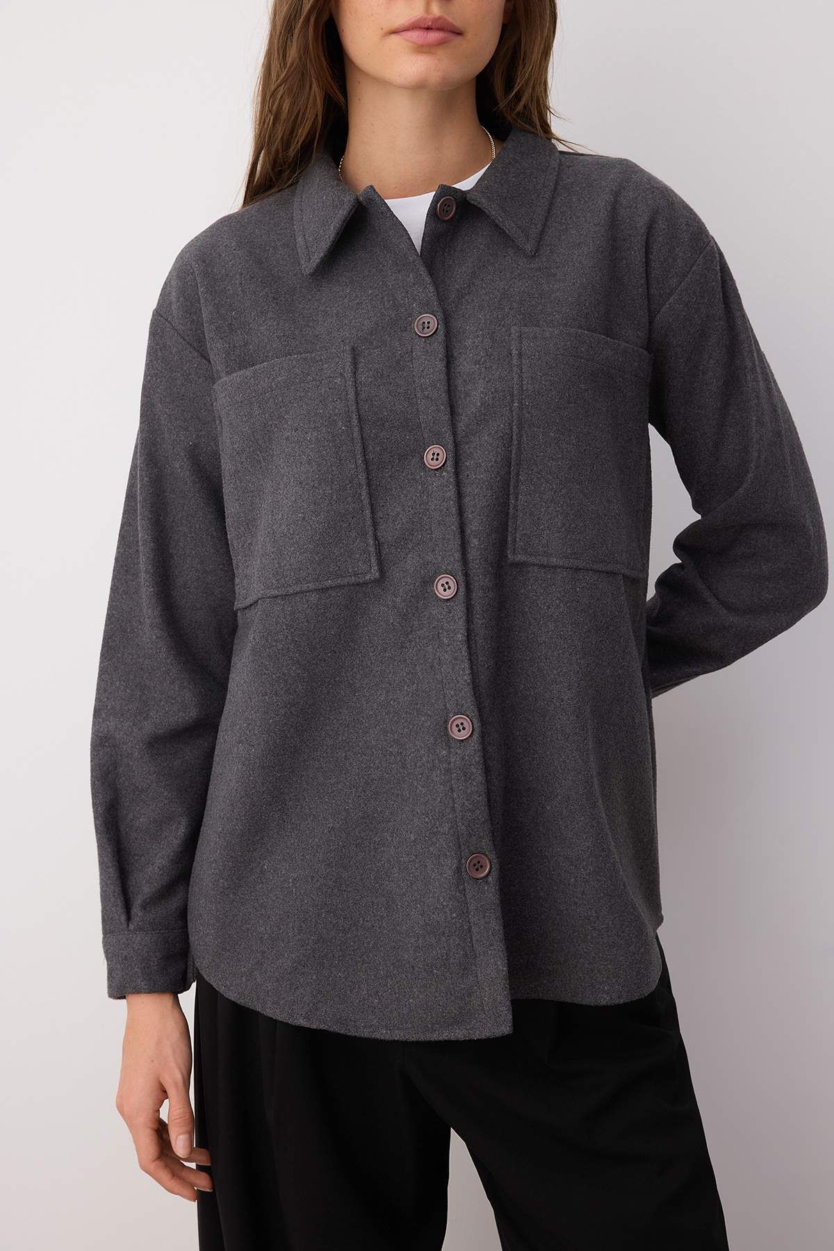 Trendyol Collection-Antracitová dvojitá kapsa Oversize/Wide Fit šitá tkaná košile TWOAW23GO00356 3