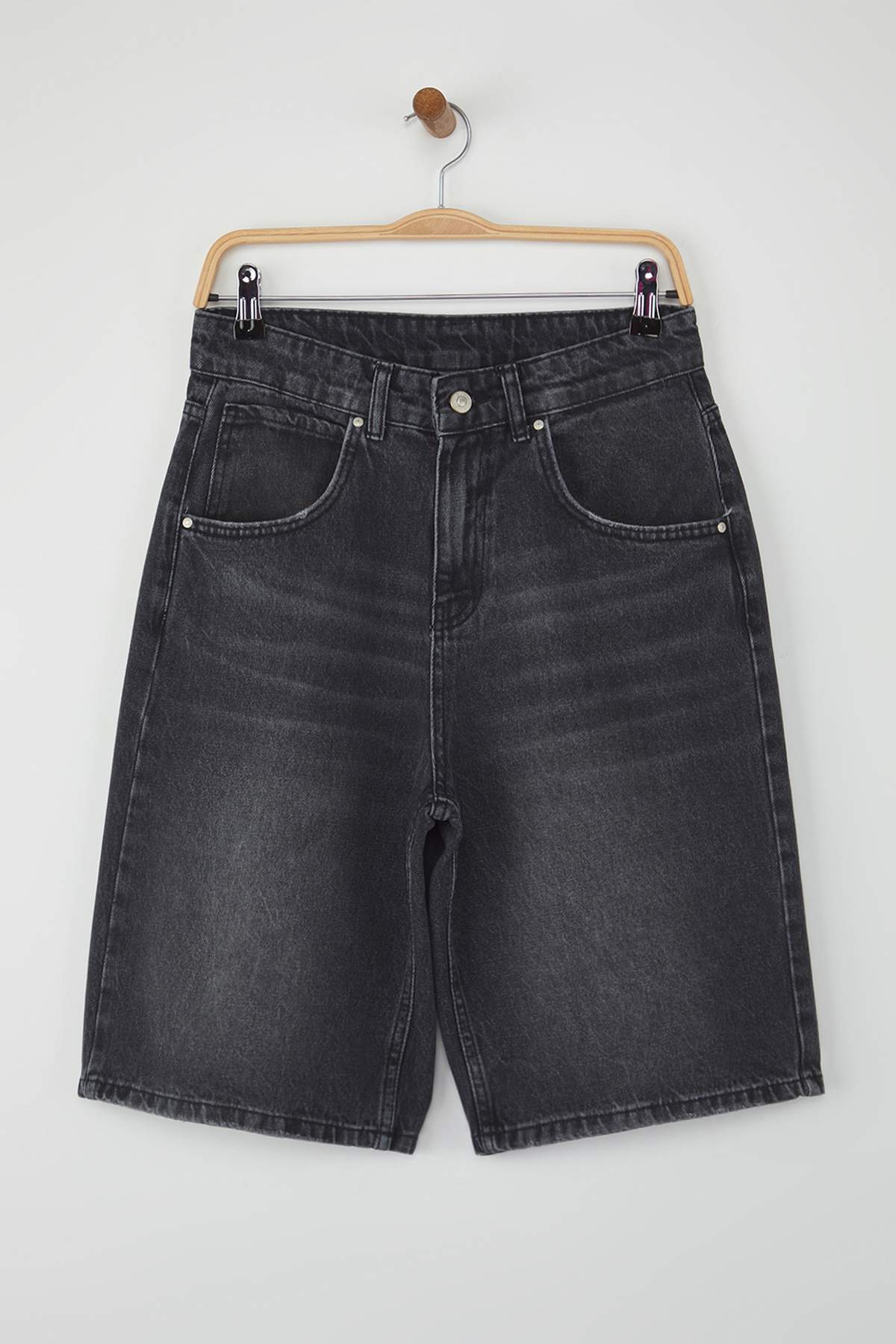 Trendyolmilla  Siyah Soluk Efekt Vintage Normal Bel Denim Jorts Bermuda TWOSS25SR00150 - Görsel 5