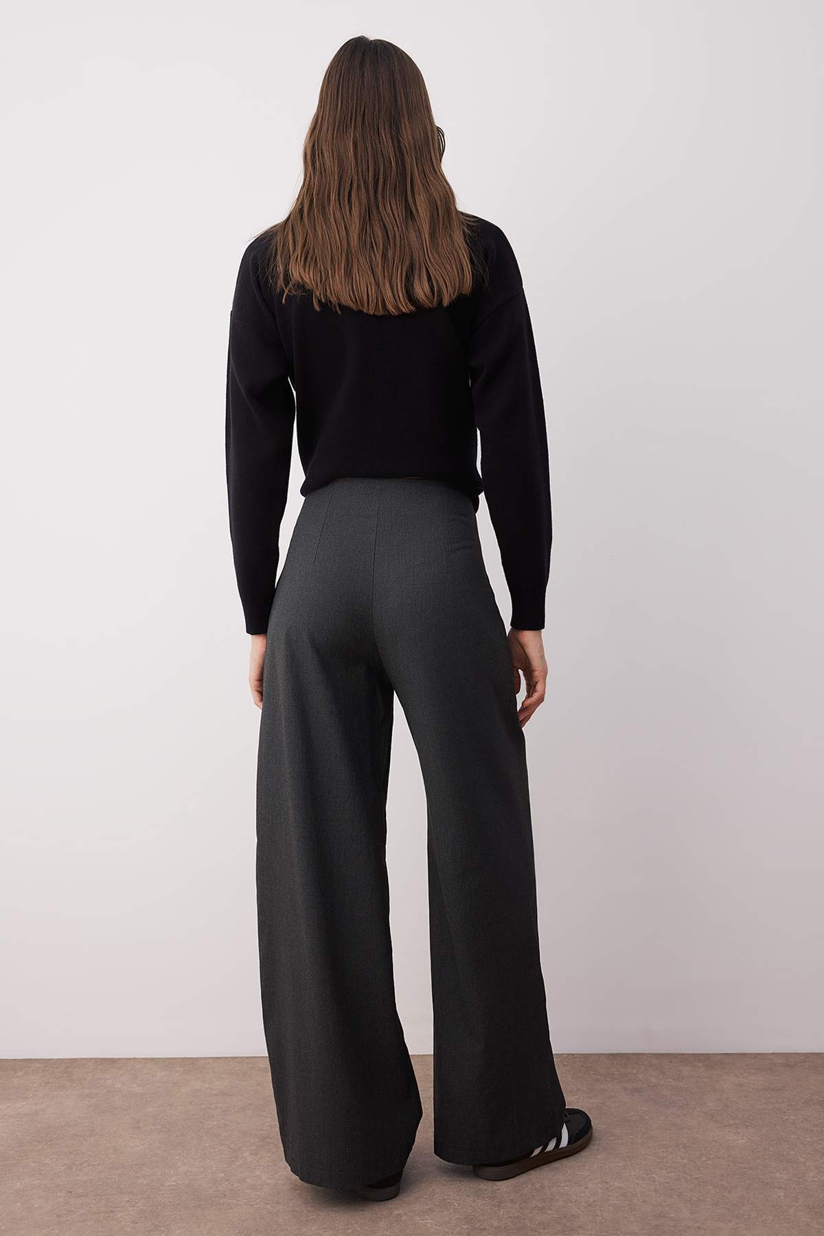 Trendyolmilla  Antrasit Ufak Kemer Tokalı Wide Leg/Geniş Paça Pantolon TWOAW26PL00011 - Görsel 4