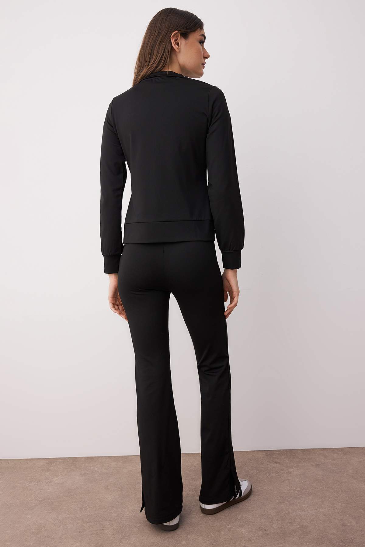 Trendyolmilla  Siyah Reglan Kol Relaxed Üst Flare/ispanyol Paça Alt Esnek Örme Alt - Üst Takım TWOAW26AU00039 - Görsel 4