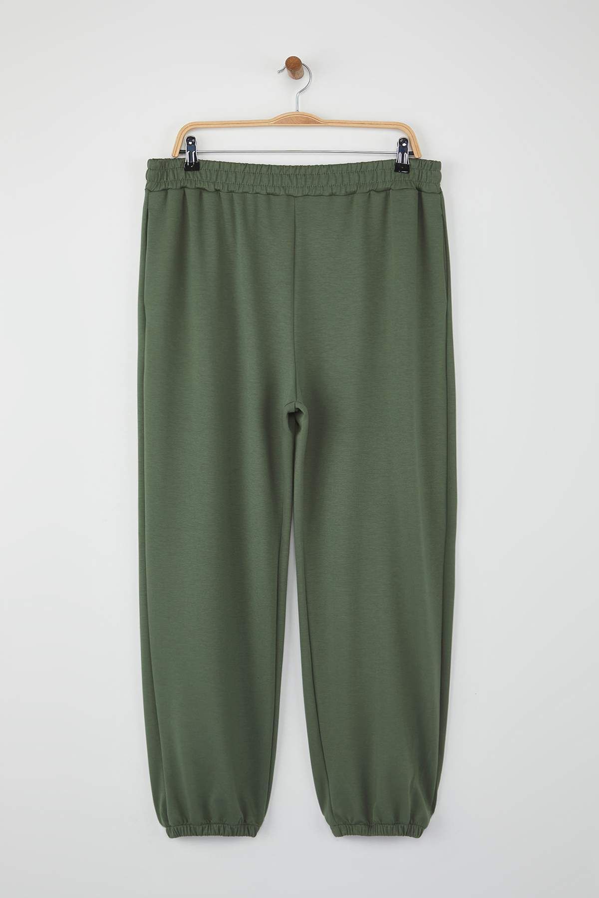 Trendyol Curve-Khakifarbene, lockere Jogger-Jogginghose mit weichem Knopf und lockerer Passform, Übergröße, TBBAW25AJ00003 1