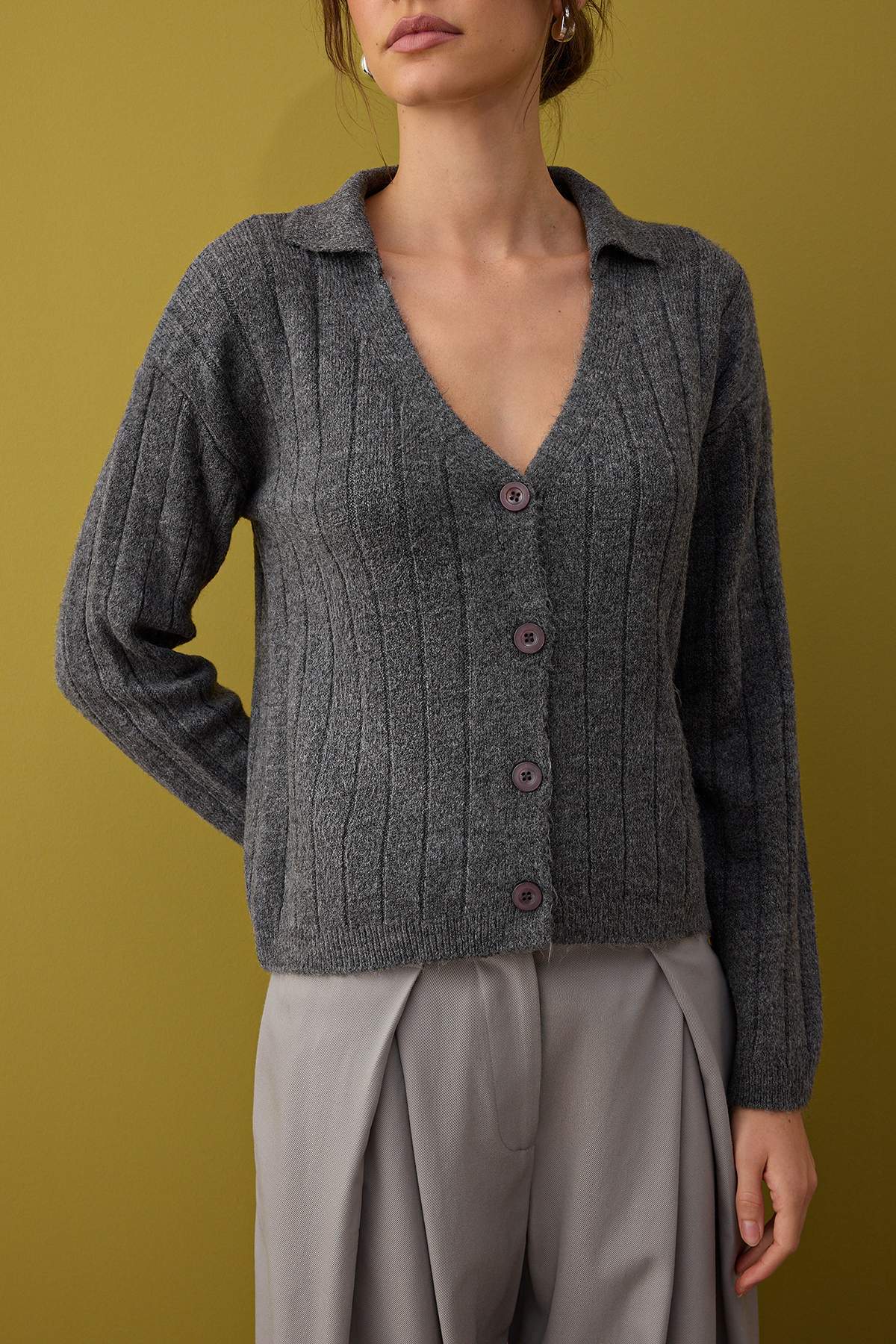 Trendyolmilla  Antrasit Yünlü Basic Polo Yaka Triko Hırka | TWOAW26HI00084 - Görsel 3