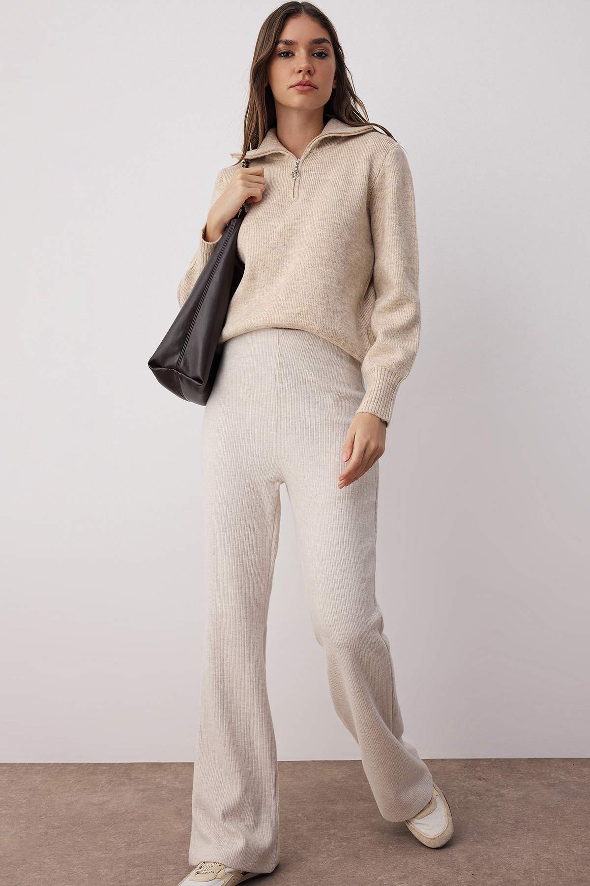 Trendyolmilla  Bej Fırçalı Pointel Yüksek Bel Esnek Örme Pantolon TWOAW26PL00026 - Görsel 2