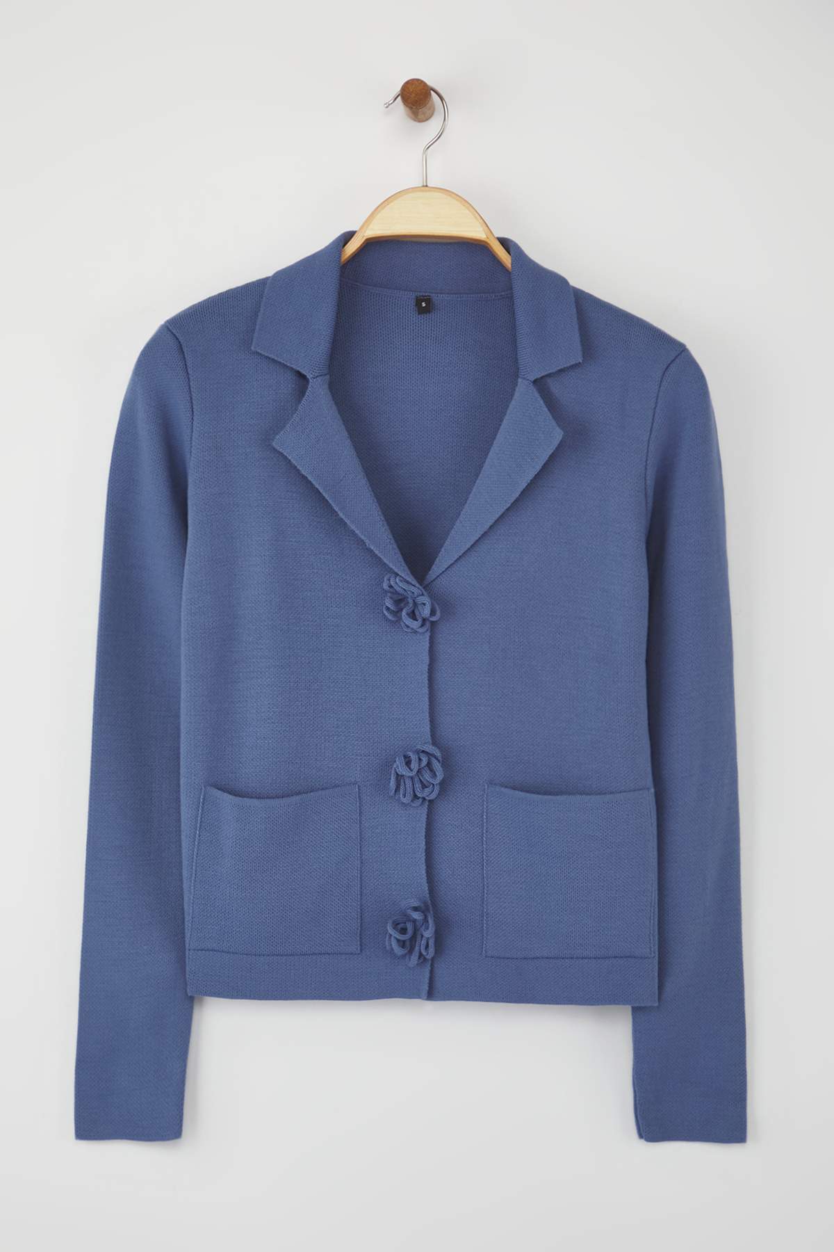 Trendyolmilla  İndigo Elişi Gül Düğme Detaylı Triko Hırka TWOAW26HI00103 - Görsel 5