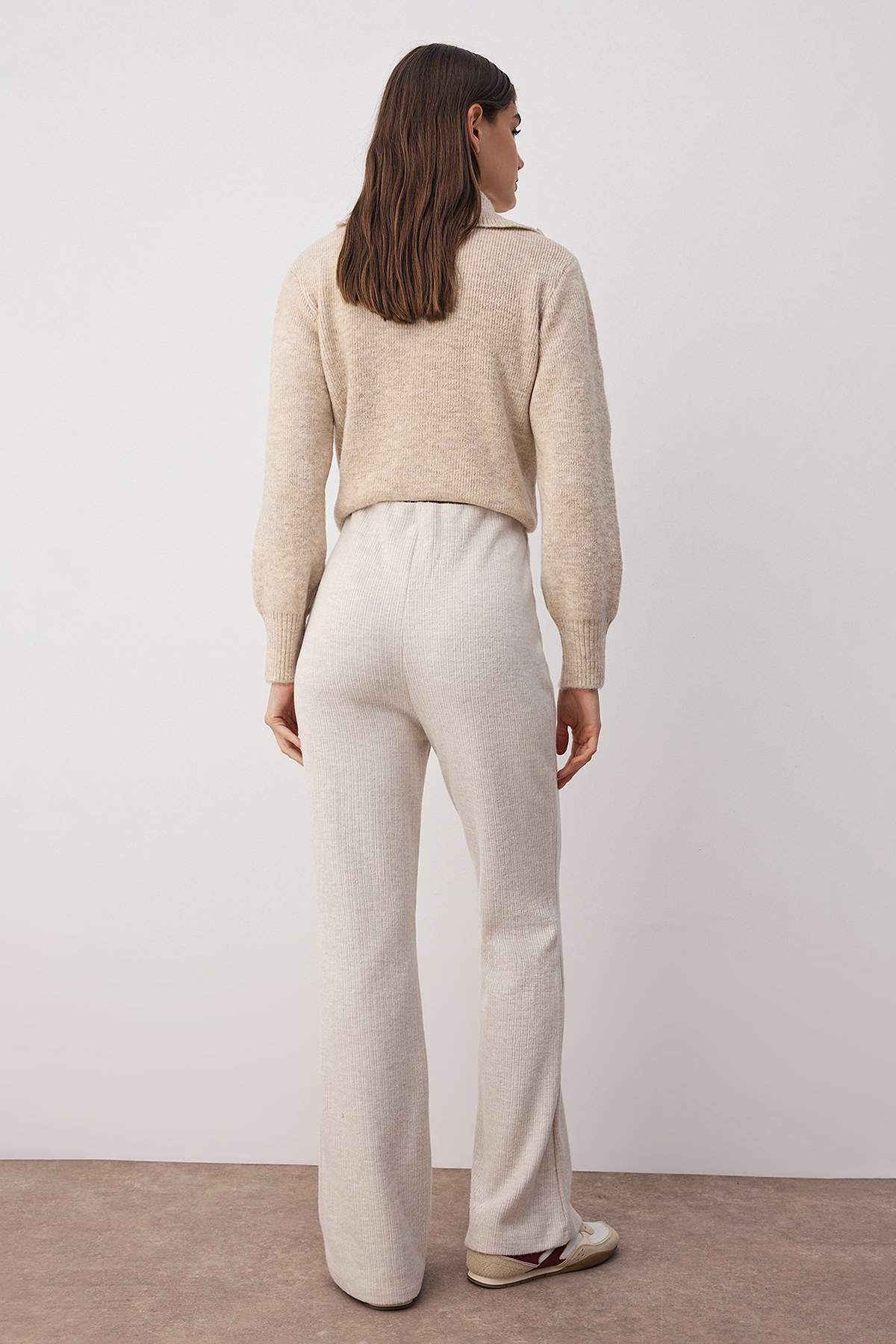 Trendyolmilla  Bej Fırçalı Pointel Yüksek Bel Esnek Örme Pantolon TWOAW26PL00026 - Görsel 4