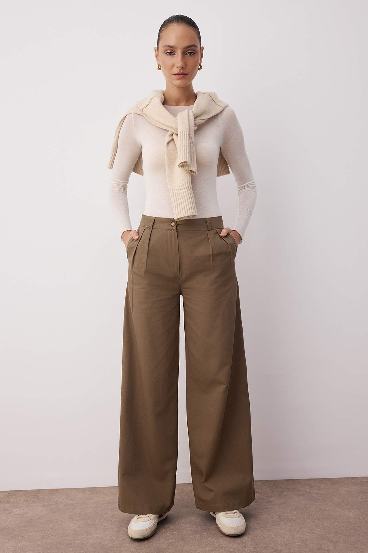 Trendyolmilla  Kahverengi İnce Dökümlü Yumuşak Tuşeli %100 Pamuk Wide Leg/Geniş Paça Pantolon TWOAW26PL00010 - Görsel 2