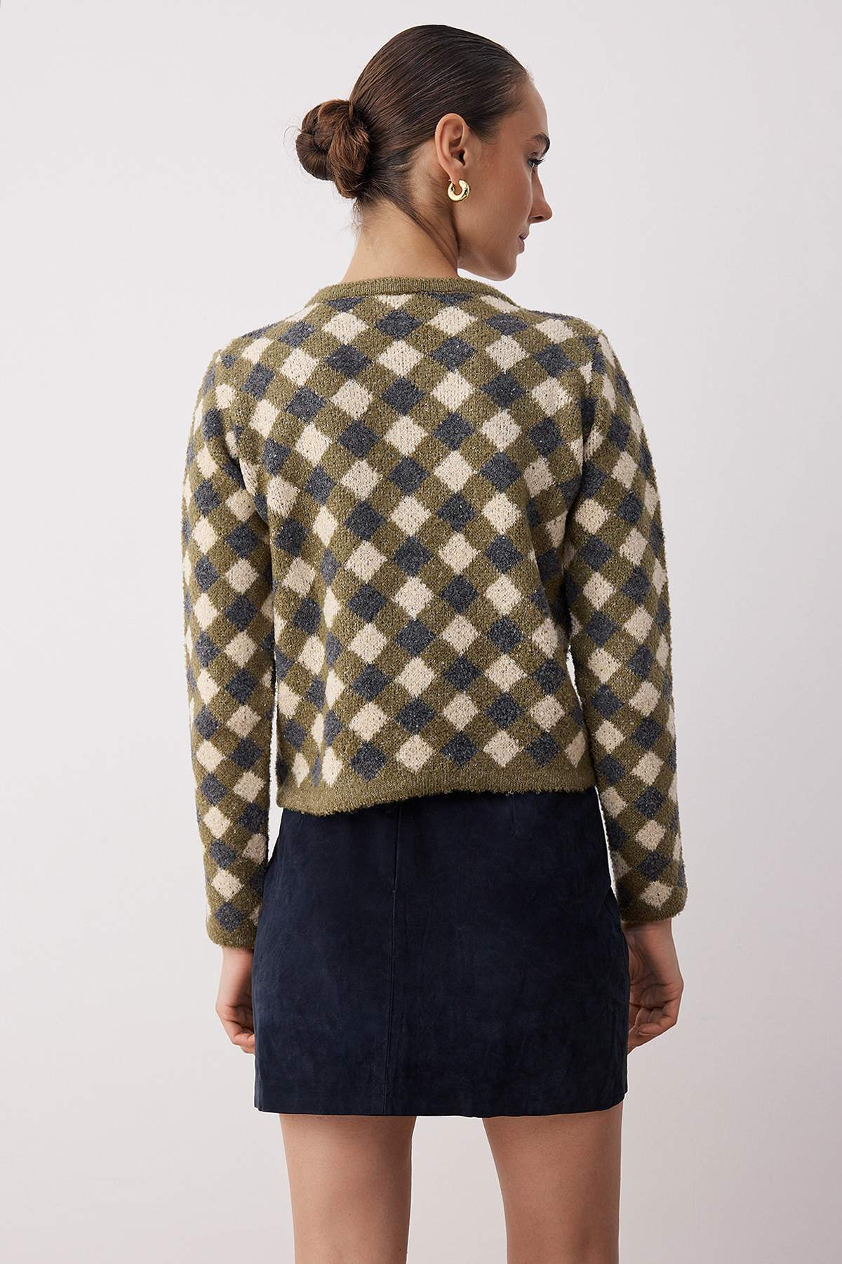 Trendyolmilla  Haki Baklava/Ekose Desenli Bisiklet Yaka Crop Triko Hırka TWOAW26HI00239 - Görsel 4