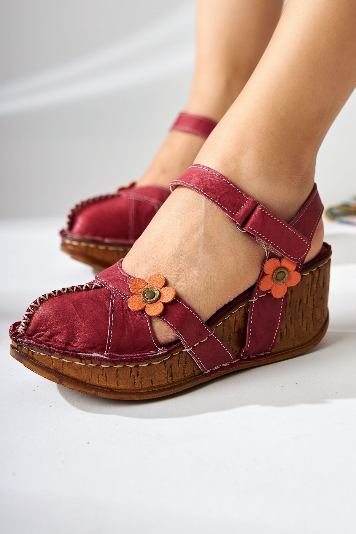 Limoya-Women's Burgundy Flower Detailed Closed Toe Wedge Heeled Women's Shoes 6