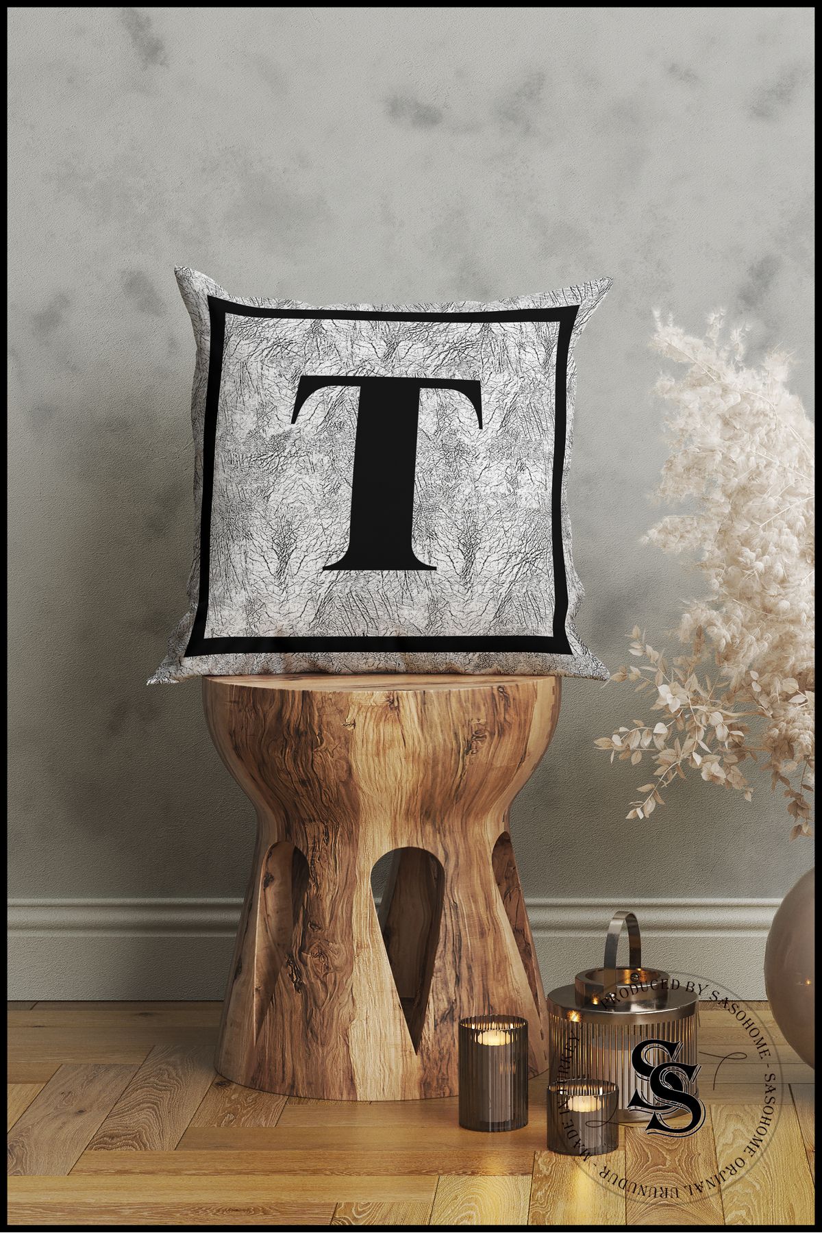 SasoHome-Husa de perna cu litere gri - Litera T - fundal gri Husa de perna decorativa pentru cadou 1