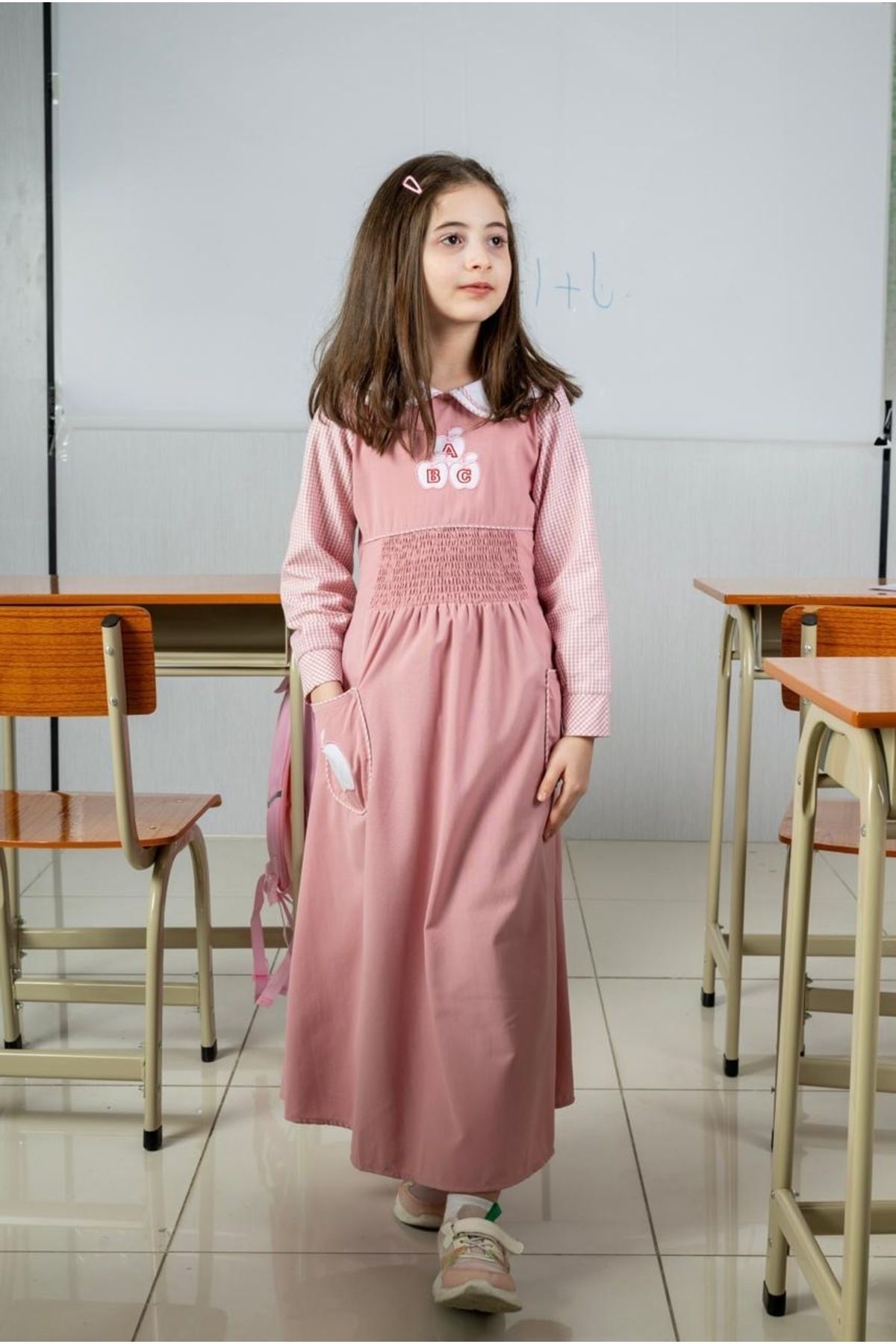 Way-A stylish and distinctive school apron, made of one piece and made of comfortable fabric for your daughter. 8