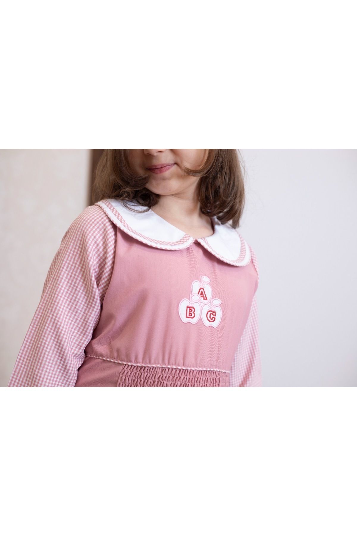 Way-A stylish and distinctive school apron, made of one piece and made of comfortable fabric for your daughter. 4