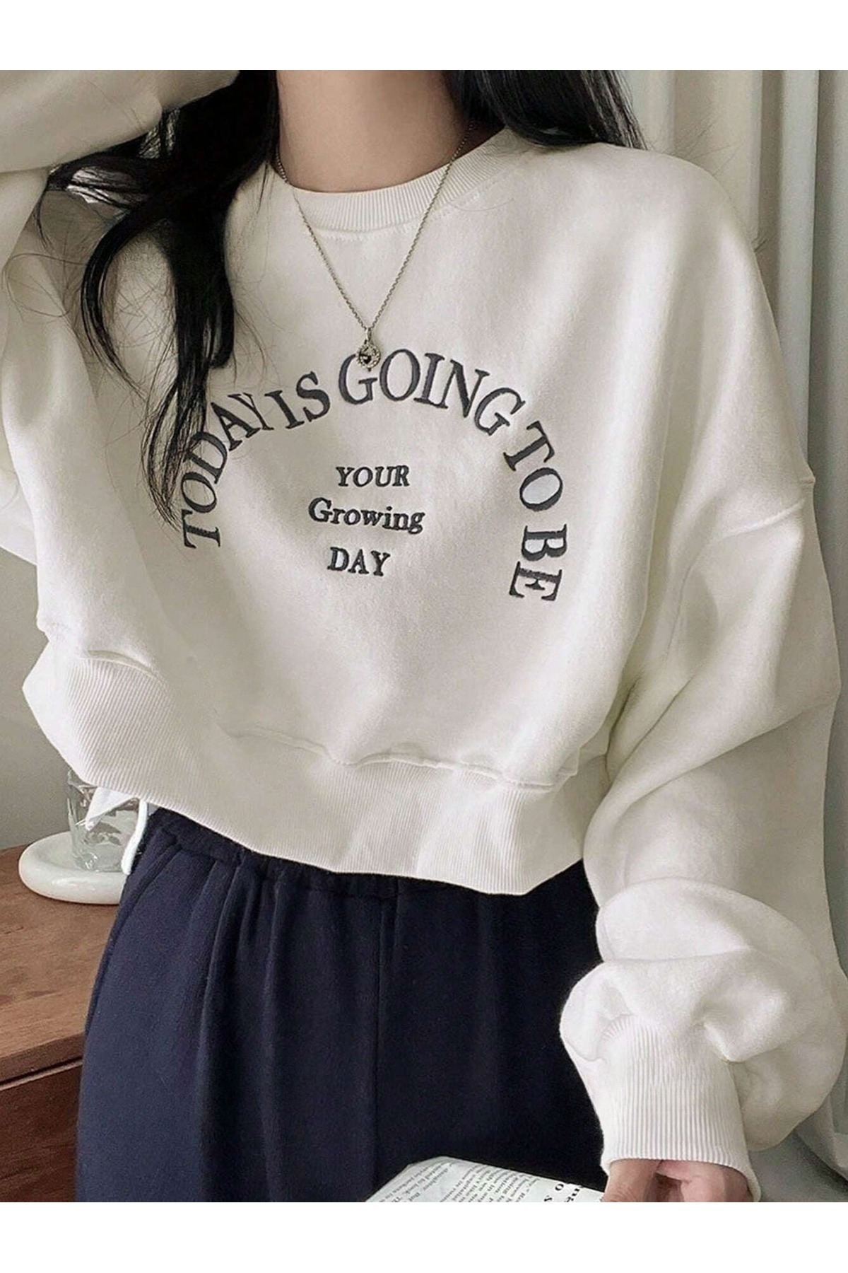 over head oh Kadın Ekru Today Is Goıng Basklı Crop Bisiklet Yaka Sweatshirt görsel 3