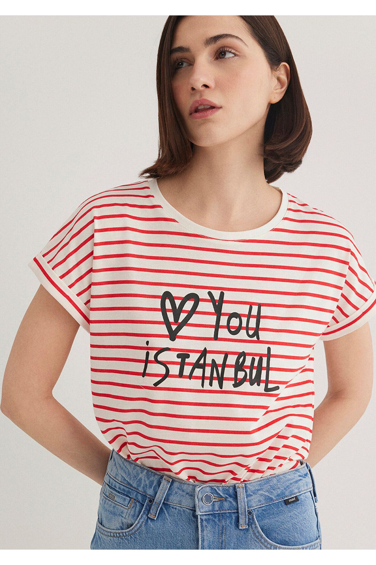 Mavi-Love You bedrucktes gestreiftes Istanbul-T-Shirt mit normaler Passform 167986 -26829 2