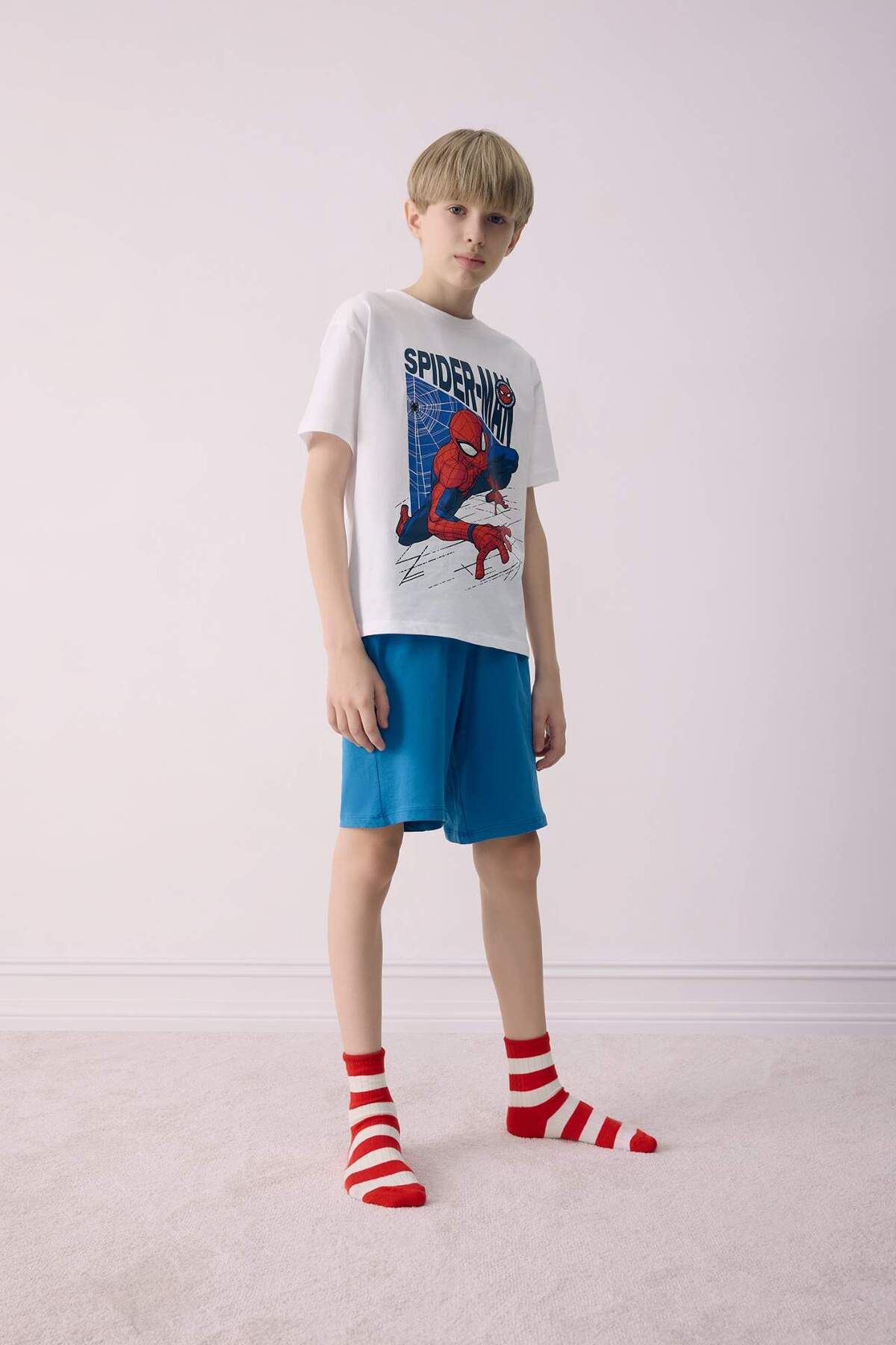 DeFacto-Jungen-Pyjama-Set „Marvel Spiderman“, kurzärmeliges Oberteil und Shorts E0343A825SM 2