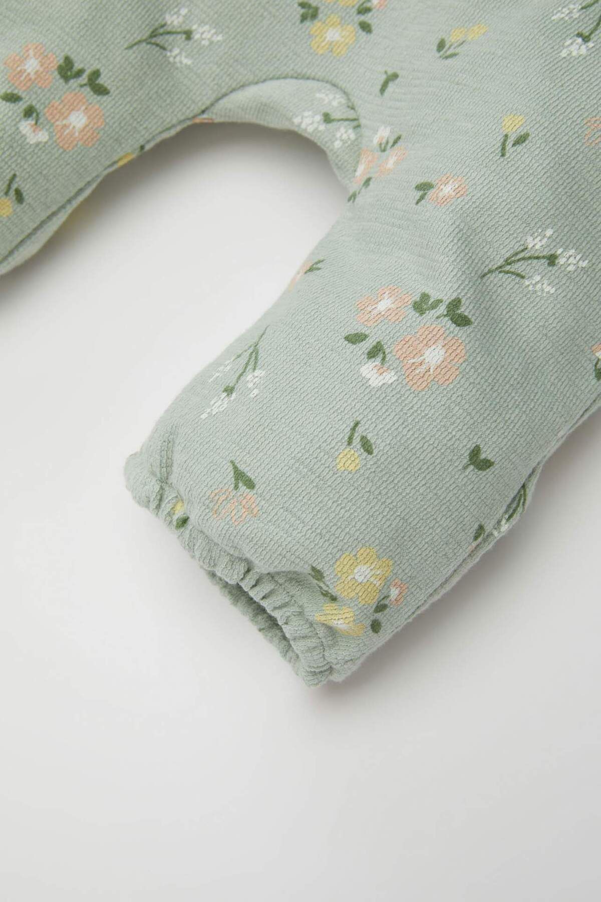 DeFacto-Baby Girl Newborn Green Buttoned Floral Print Long Sleeve Jumpsuit D4110A524Wn 4