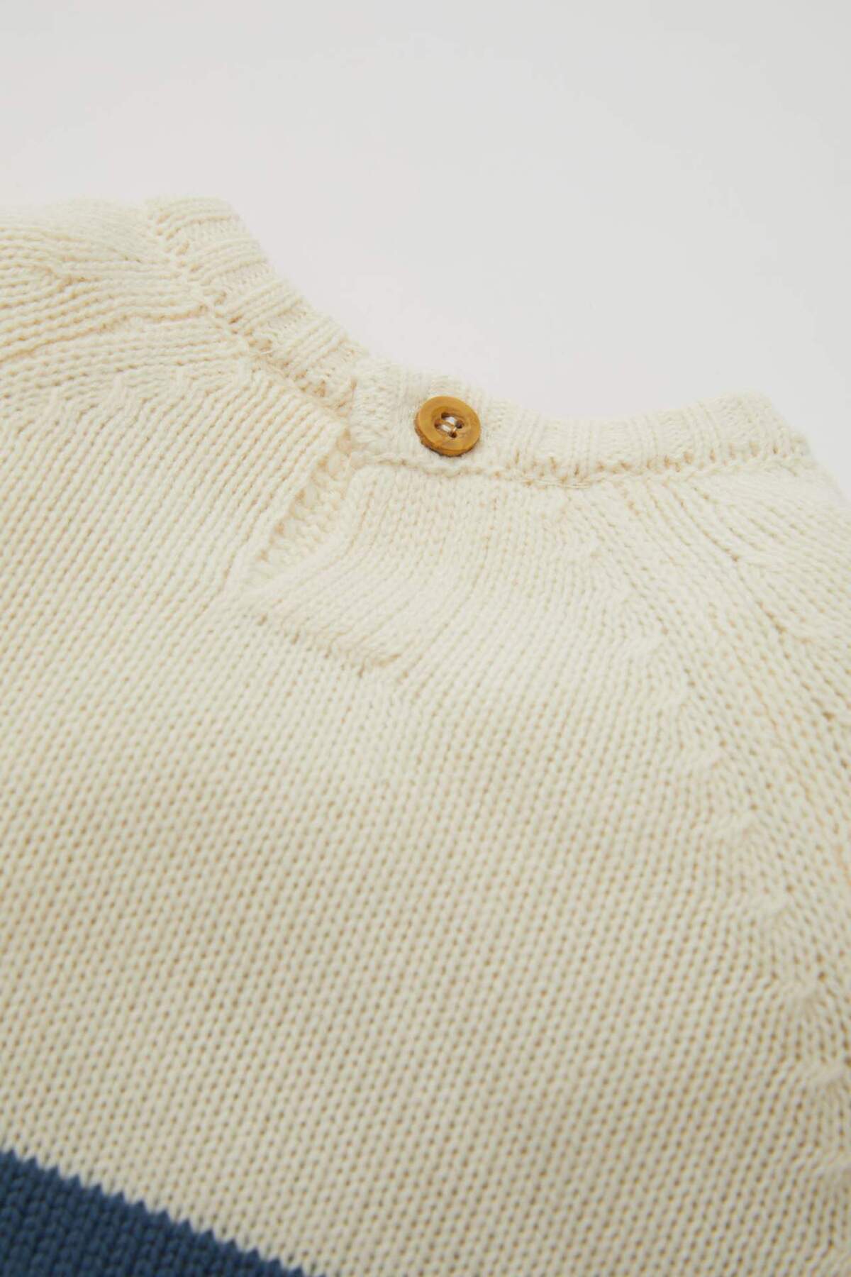 Defacto Erkek Bebek Renk Bloklu Bisiklet Yaka Triko Kazak C8875A524AU fotoğrafı 2 (önizleme)